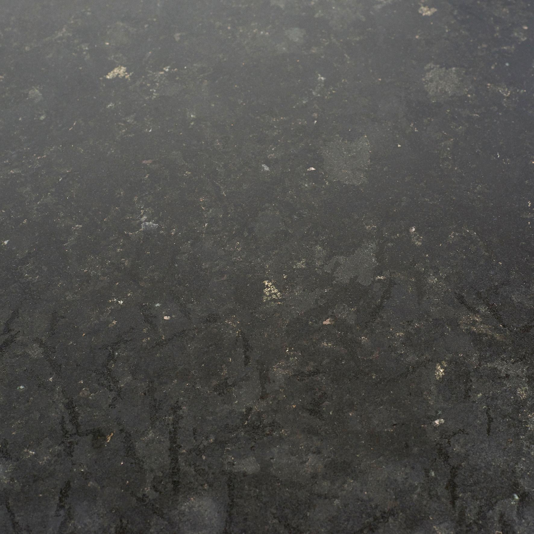 Ancienne table baroque suédoise avec plateau en pierre calcaire du Jämtland noir en vente 3