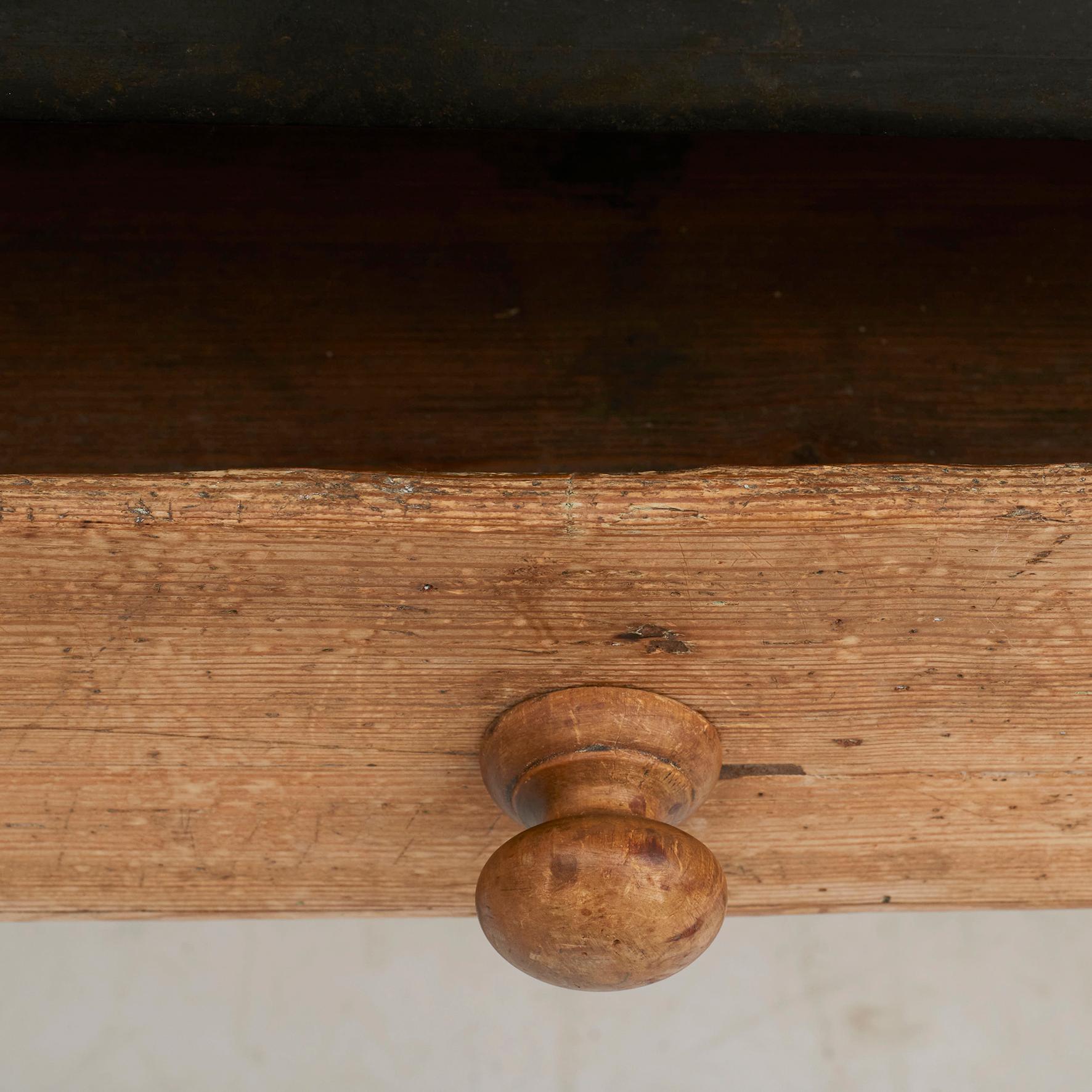 Ancienne table baroque suédoise avec plateau en pierre calcaire du Jämtland noir en vente 1