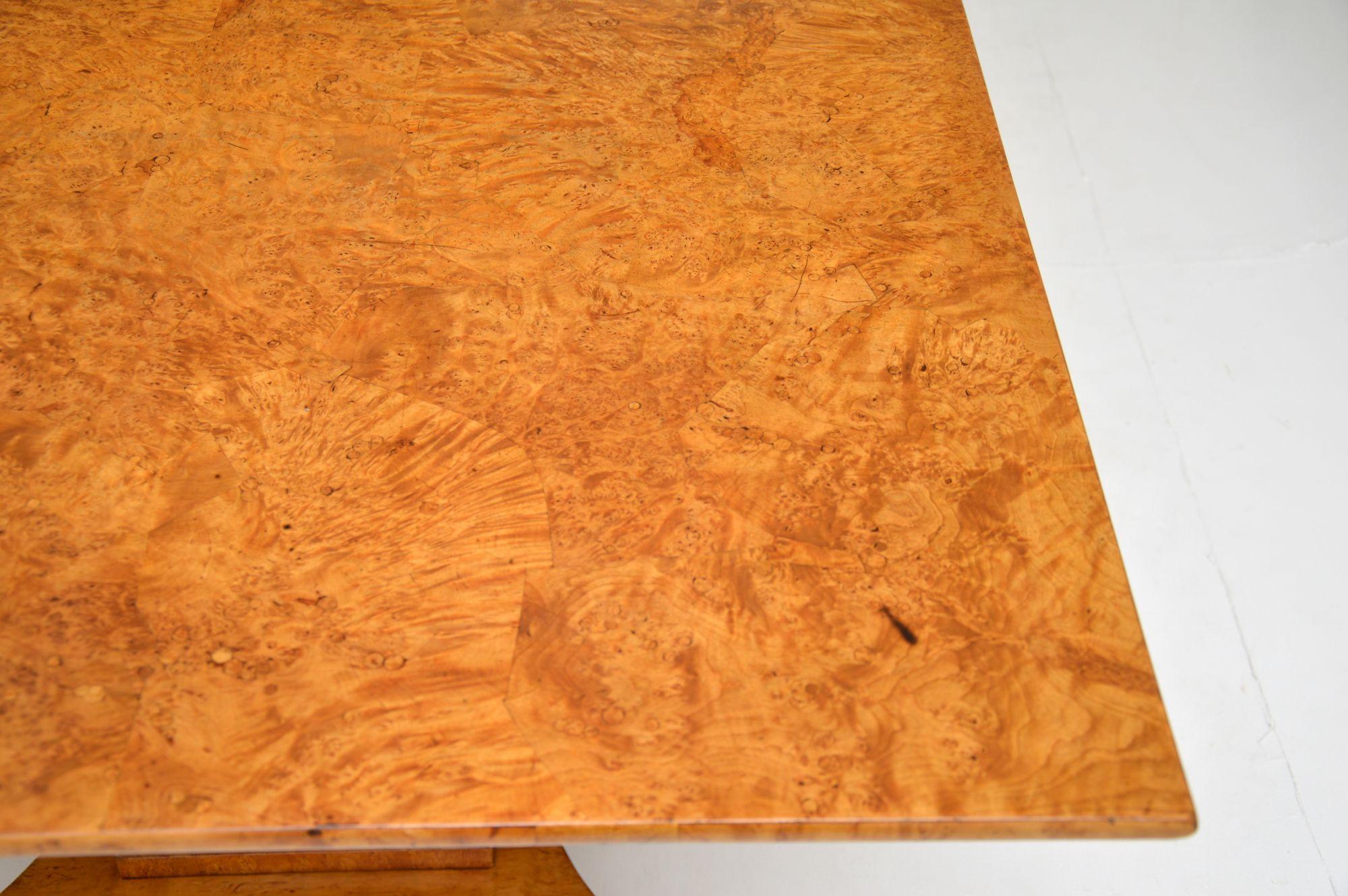 Table basse suédoise Biedermeier ancienne en bouleau et ébène en vente 1