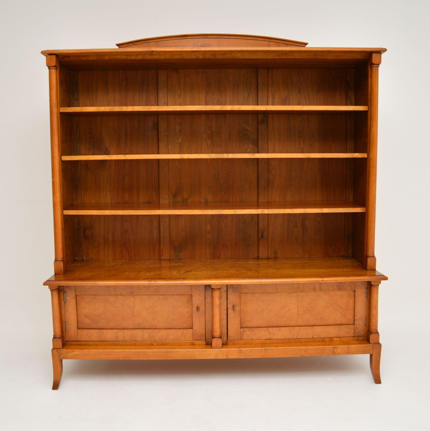 A fantastic antique bookcase in solid satin birch, this was made in Sweden and dates from around the 1860-80 period. It is in the typical Swedish Biedermeier style.

This is of amazing quality, very well built and heavy. There are three adjustable