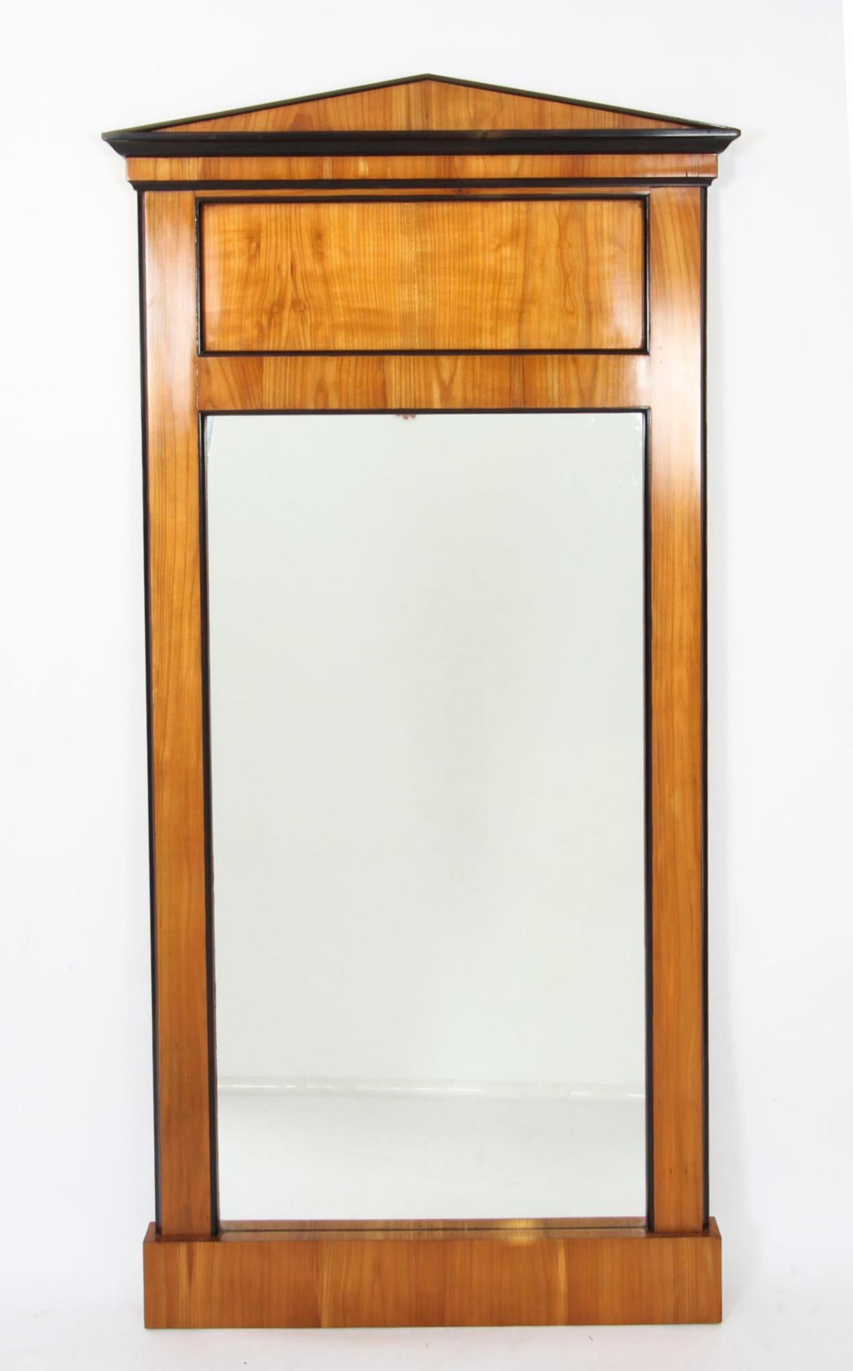 Miroir Biedermeier suédois ancien en bois de bouleau 19ème siècle en vente 1