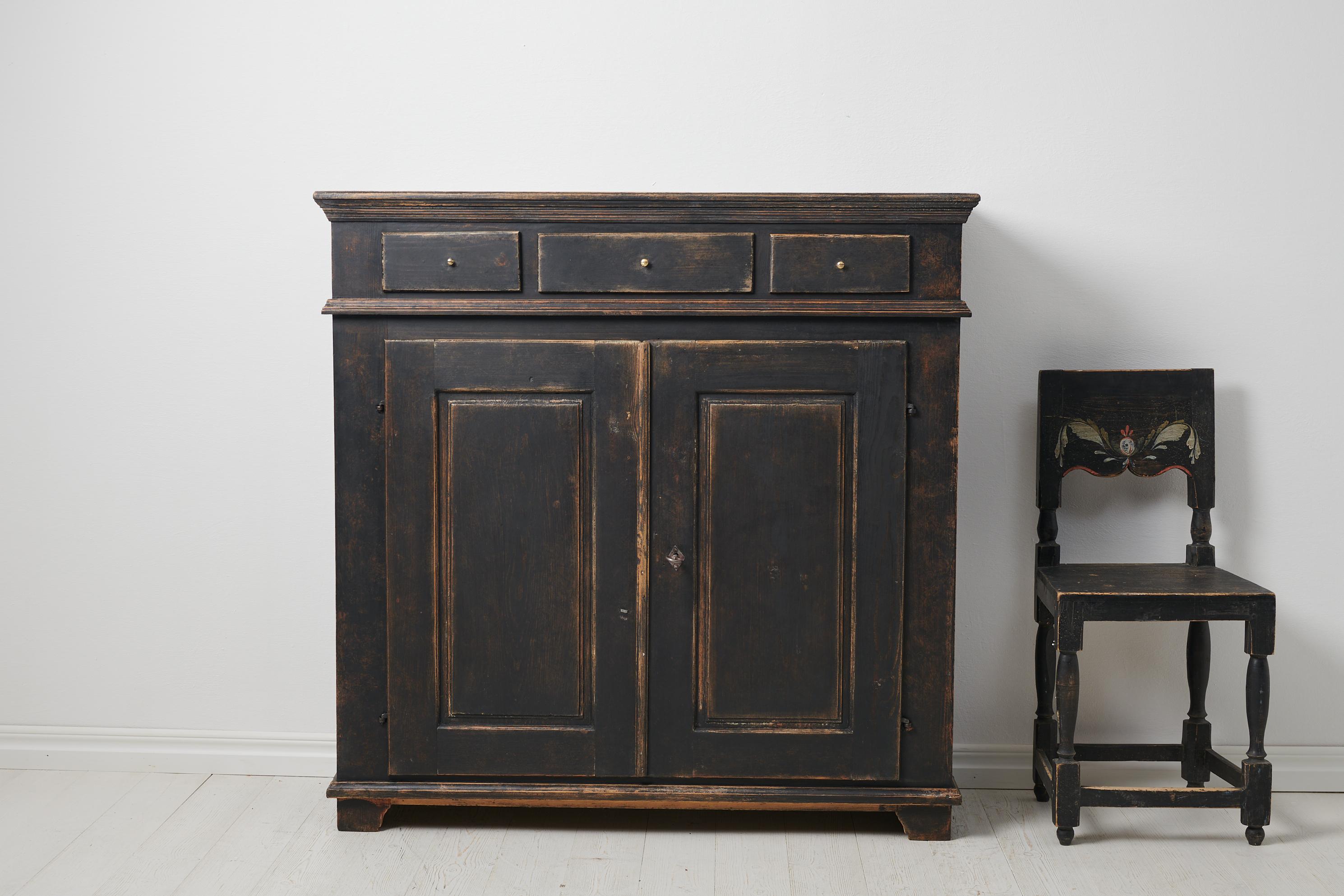 Antique country house sideboard from Sweden made during the early 19th century, around 1820. The sideboard is a genuine Swedish antique country house furniture with solid craftsmanship and attractive proportions. It is made by hand with a frame in