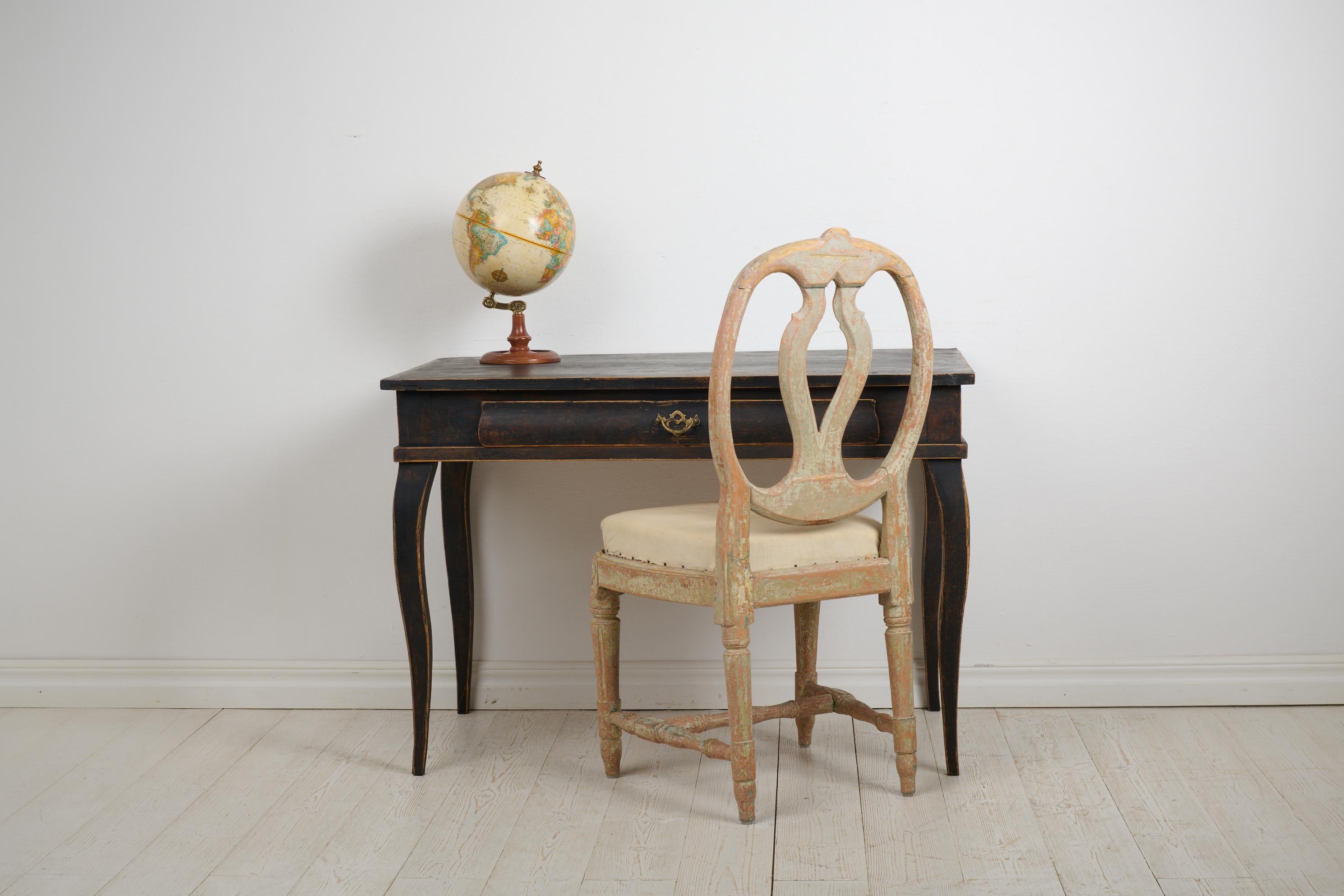 Swedish antique black desk from the early 1800s. The desk has a singular drawer as well as curved legs in rococo style. The frame is made by hand in solid pine. Made in northern Sweden around 1820. Healthy and solid frame. Note the measurements, the