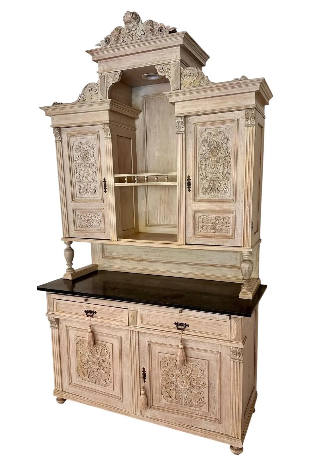 Antica credenza Hutch in mogano sbiancato e marmo