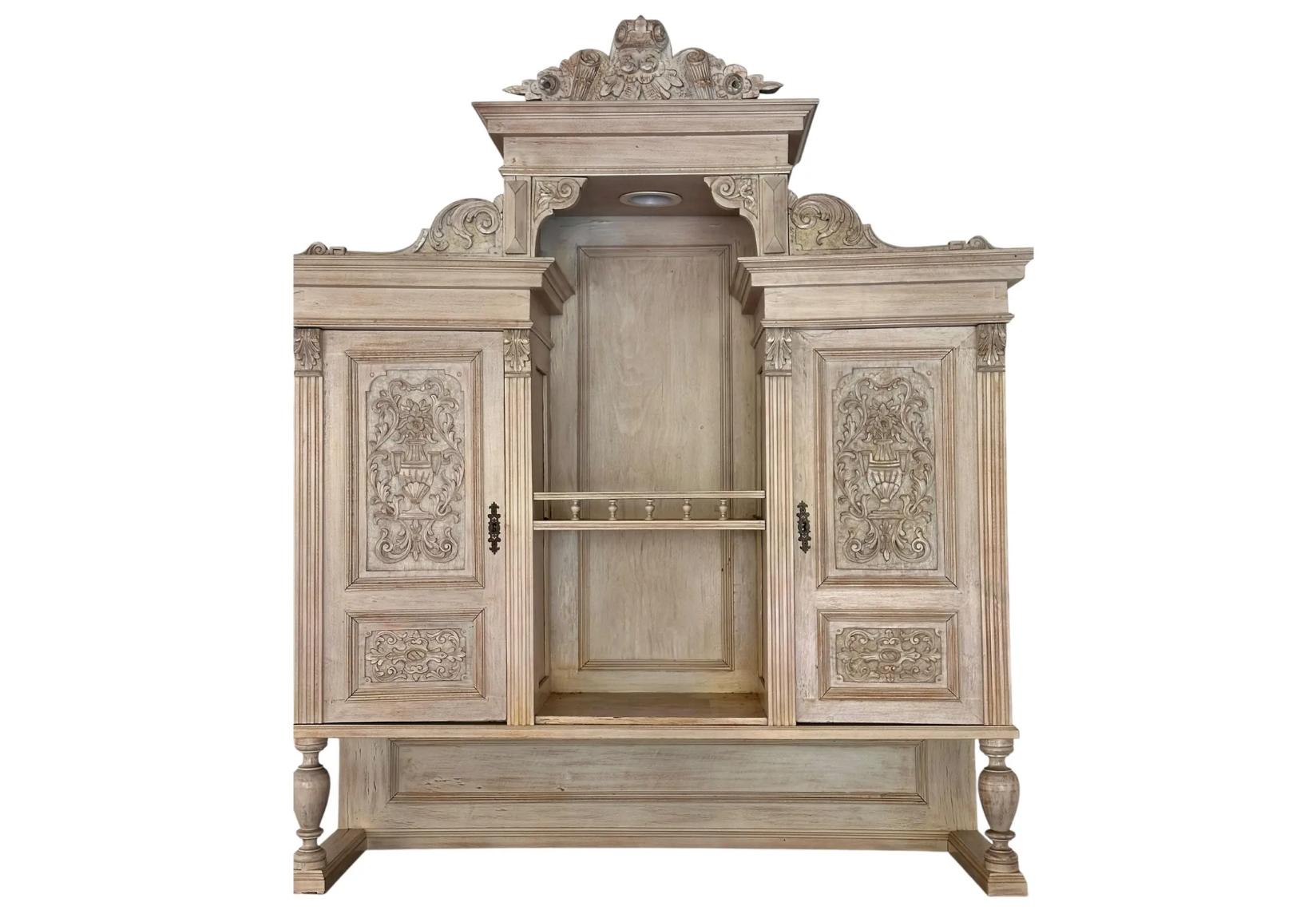 Neorinascimentale Antica credenza svedese in mogano sbiancato e marmo con armadio a muro in vendita
