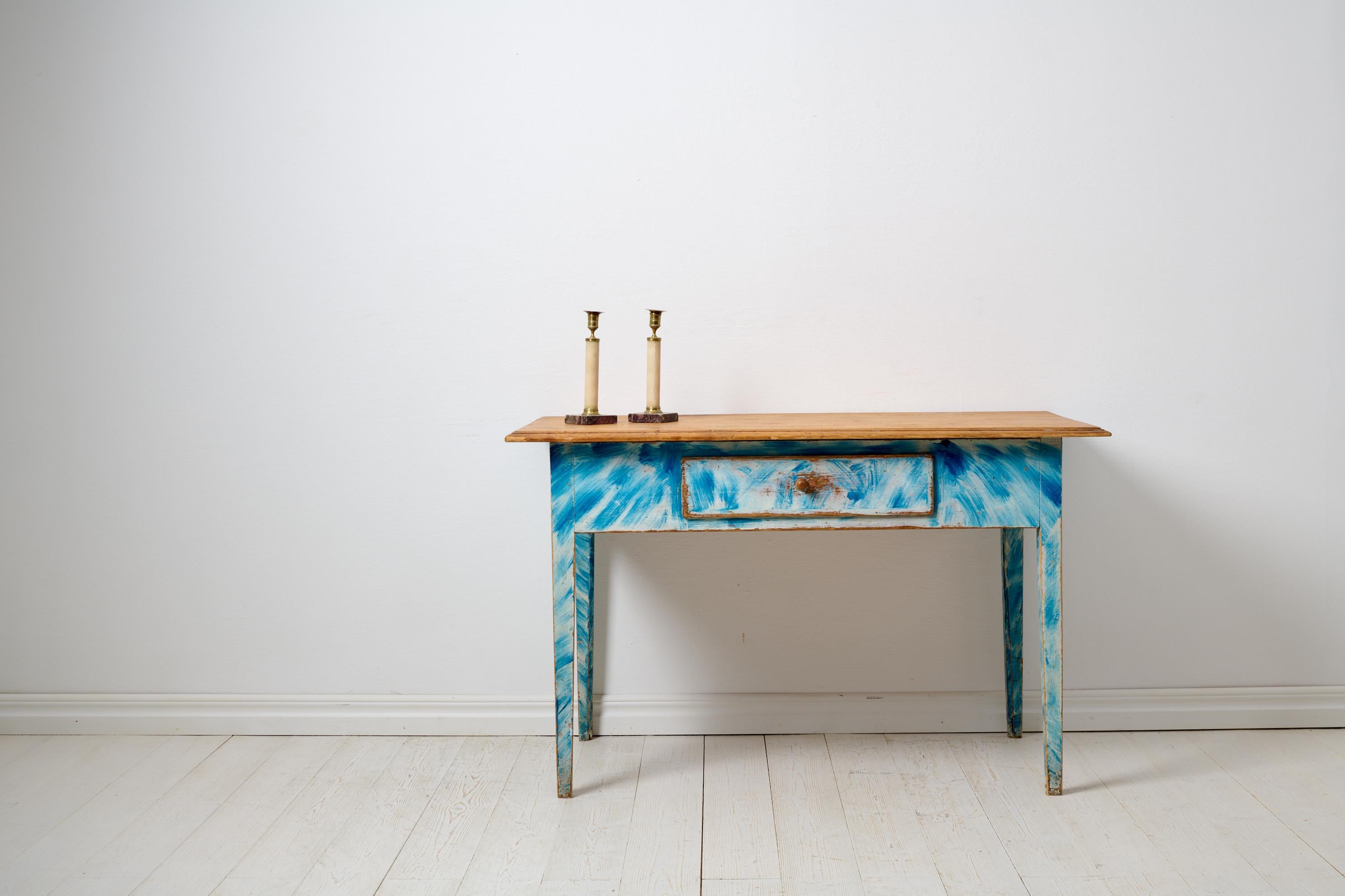 Gustavien Ancienne table d'appoint suédoise bleue et blanche véritablement de style gustavien  en vente