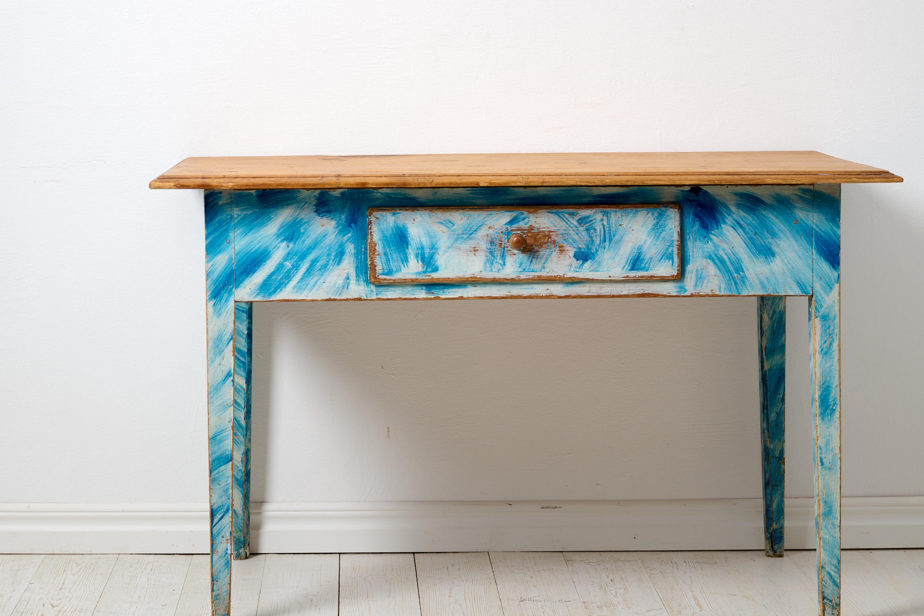 Ancienne table d'appoint suédoise bleue et blanche véritablement de style gustavien  en vente 1