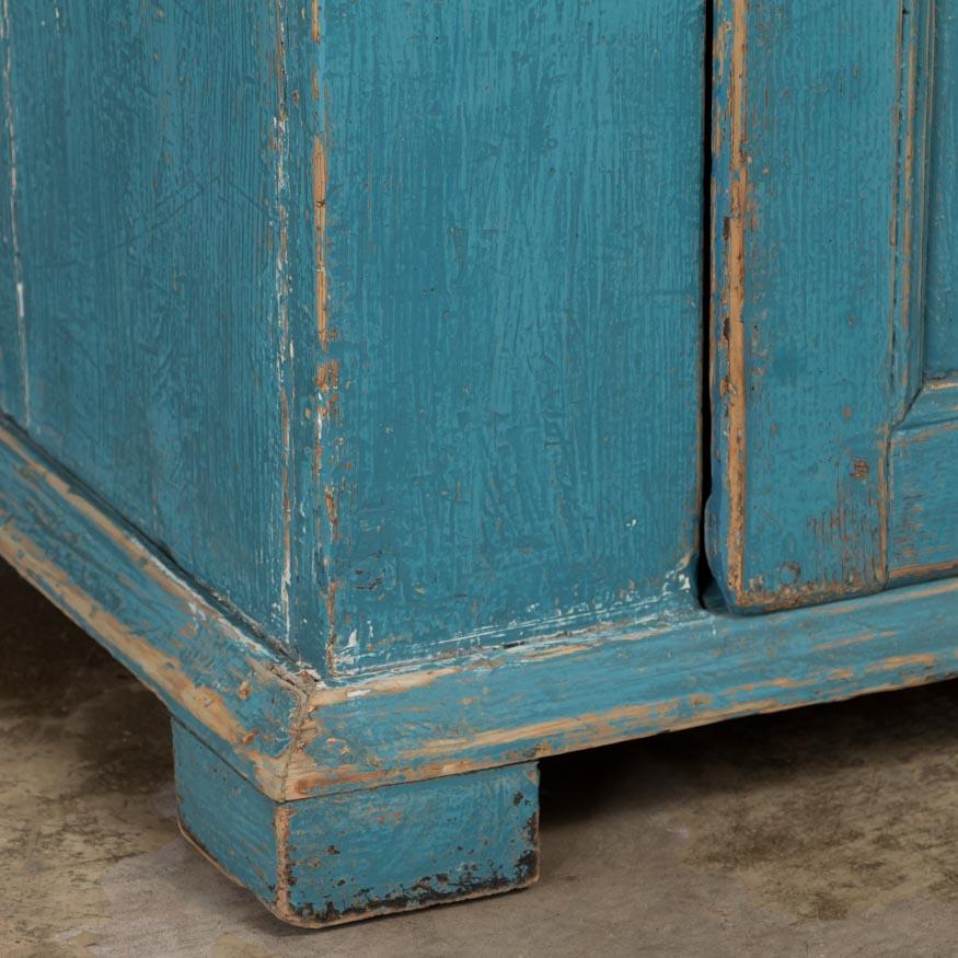 Antiker schwedischer blauer Schrank mit Originalfarbe 2