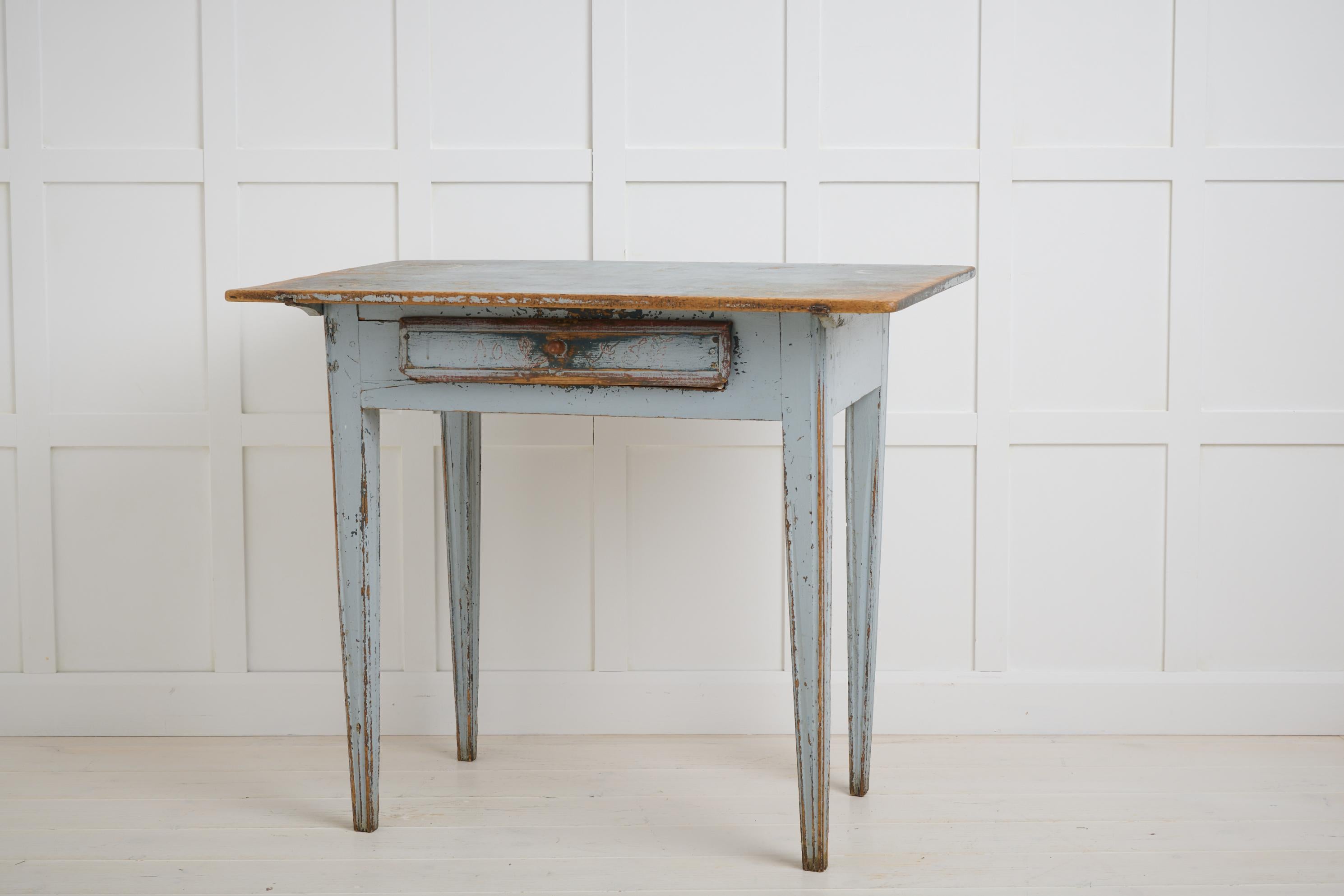 Antiker schwedischer blauer Landtisch im Gustavianischen Stil, Schublade und echte Patina im Zustand „Gut“ im Angebot in Kramfors, SE