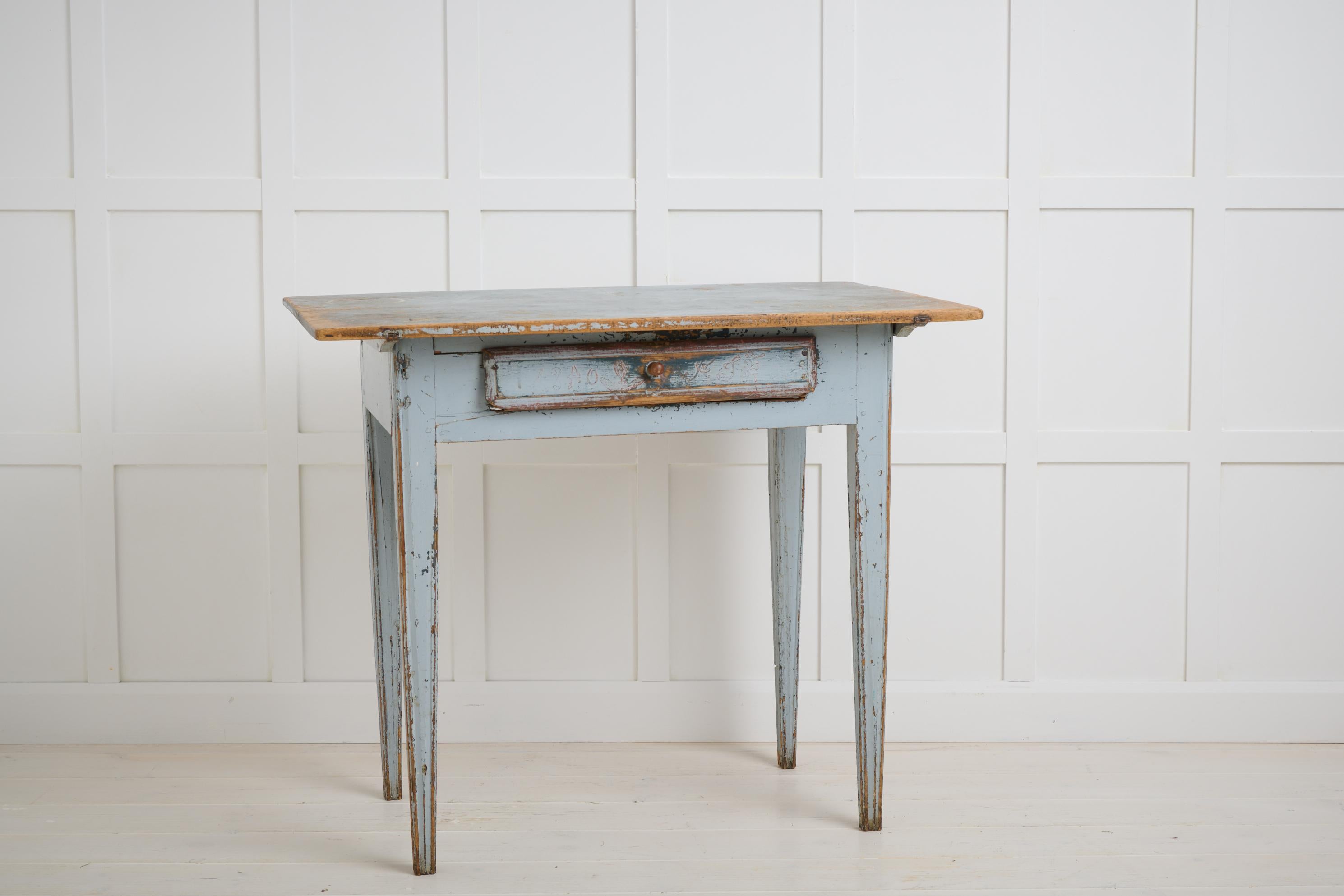 Antiker schwedischer blauer Landtisch im Gustavianischen Stil, Schublade und echte Patina (19. Jahrhundert) im Angebot