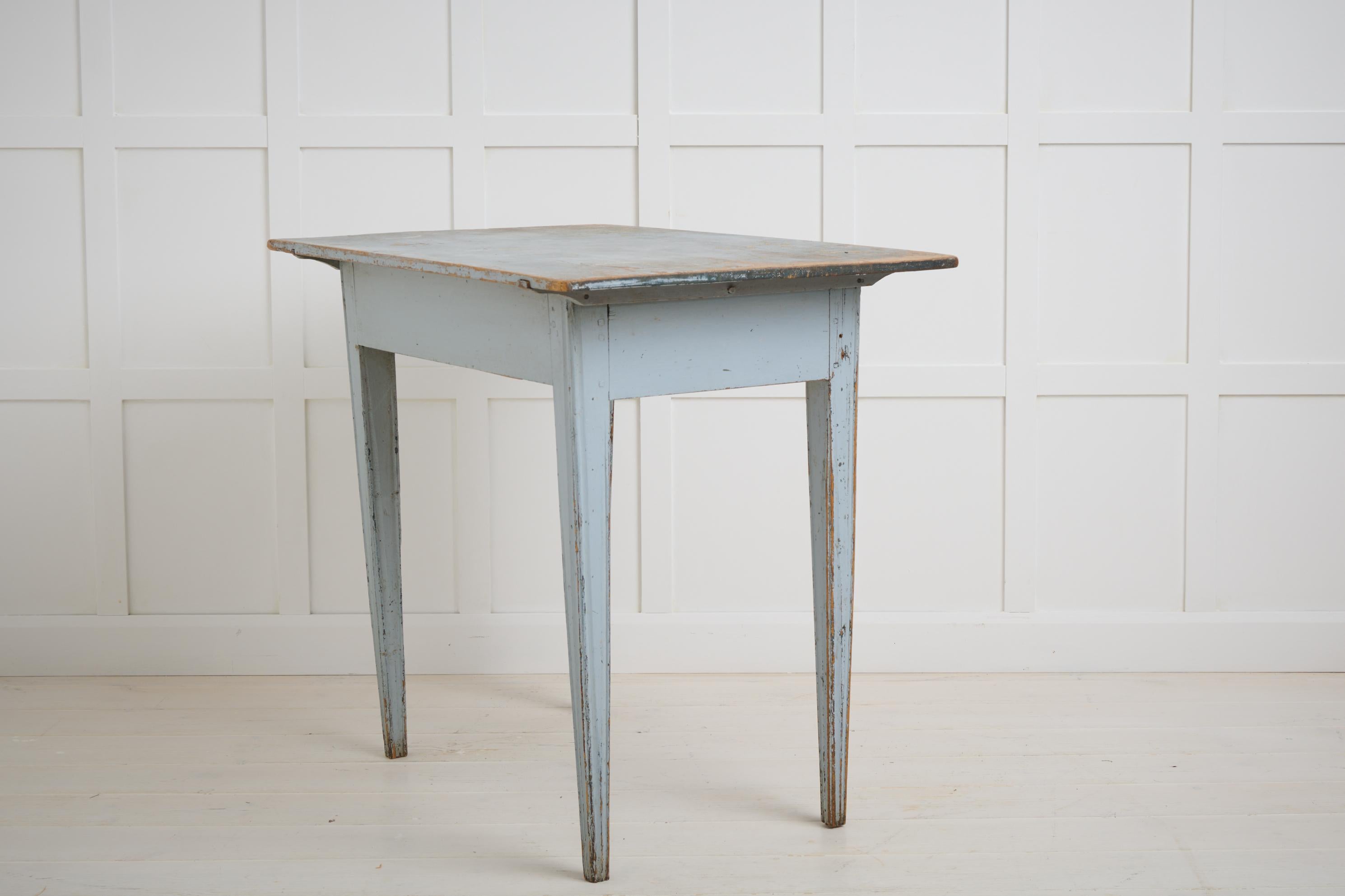 Antiker schwedischer blauer Landtisch im Gustavianischen Stil, Schublade und echte Patina (Kiefernholz) im Angebot
