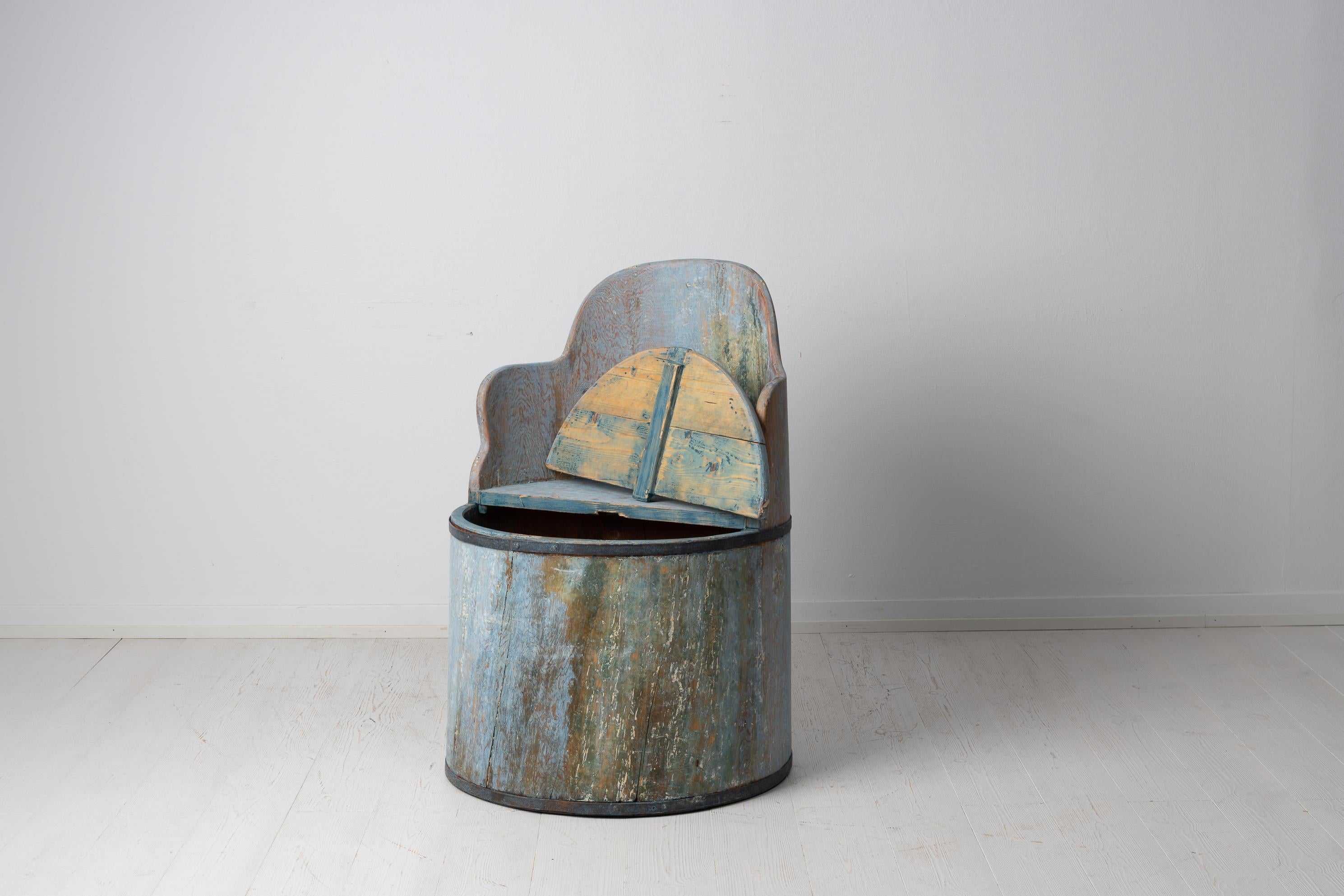 Antique Swedish Blue Pine Folk Art Stump Chair In Good Condition In Kramfors, SE