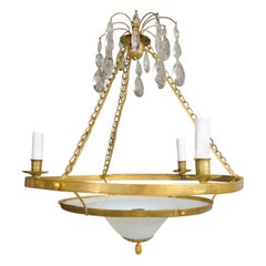 Luminaire suédois ancien en laiton avec verre opalin de style néoclassique