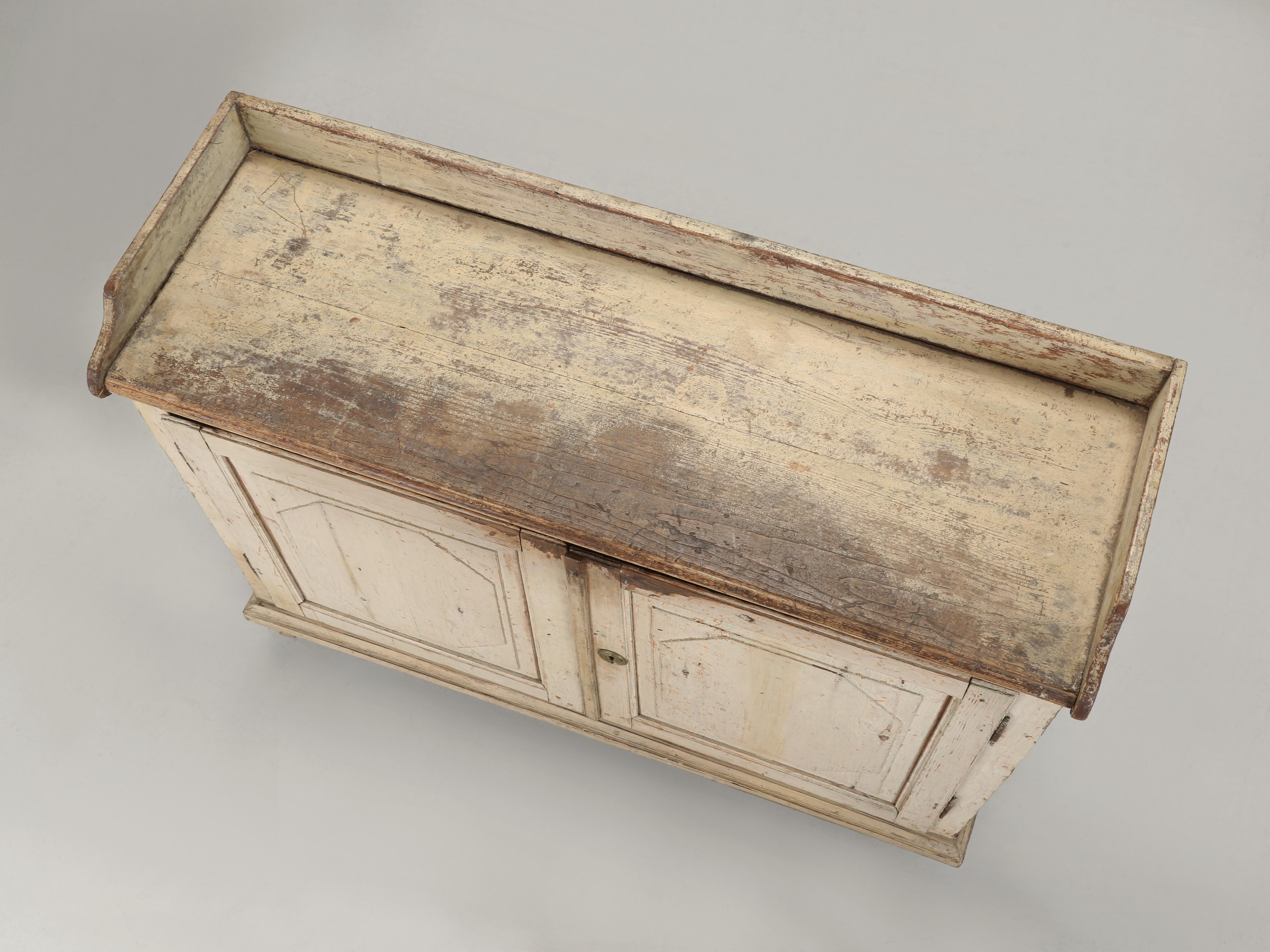 Antique Swedish Buffet late 1800's Original White Paint with (3) Drawers In Good Condition For Sale In Chicago, IL