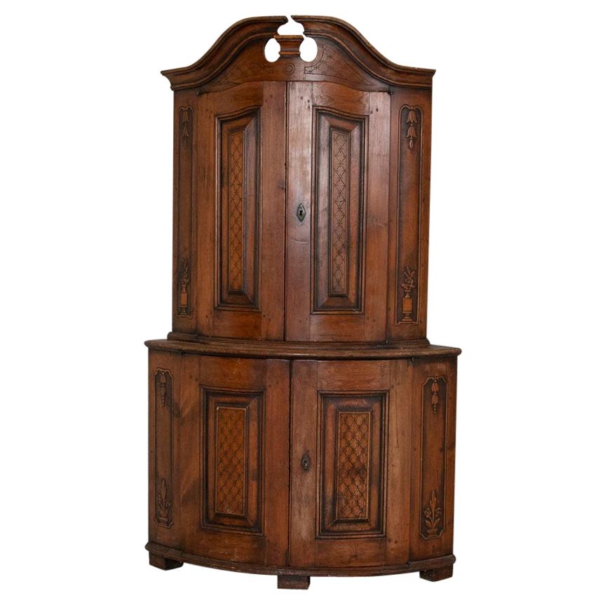 Barrel Back Corner in Antique Pine For Sale at 1stDibs