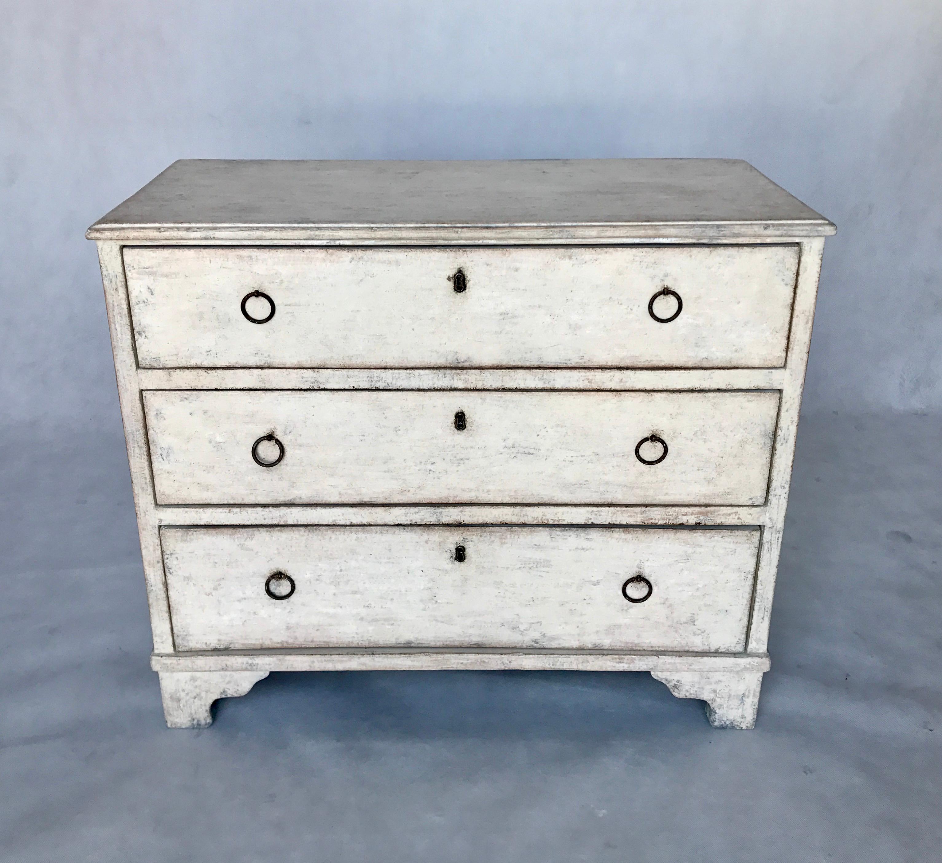 Swedish chest with three-drawers in color antique white and beige. This chest is elegant and timeless. This furniture has original hardware’s and locks.
