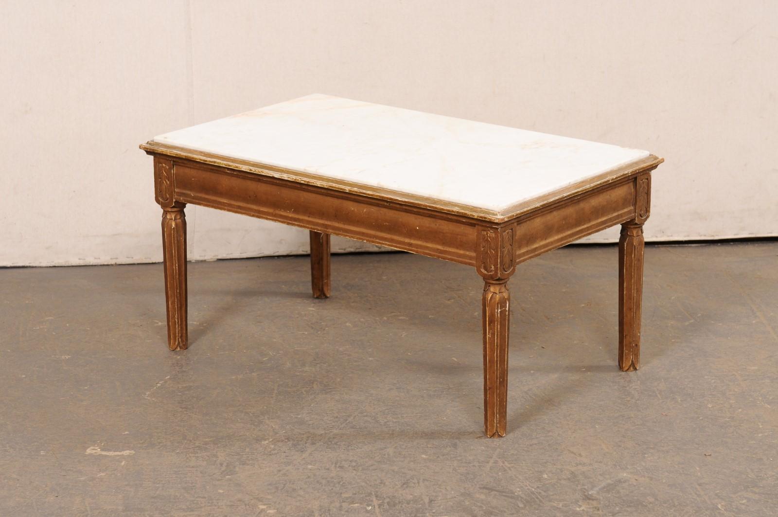 Ancienne table basse suédoise avec plateau en marbre blanc en vente 4