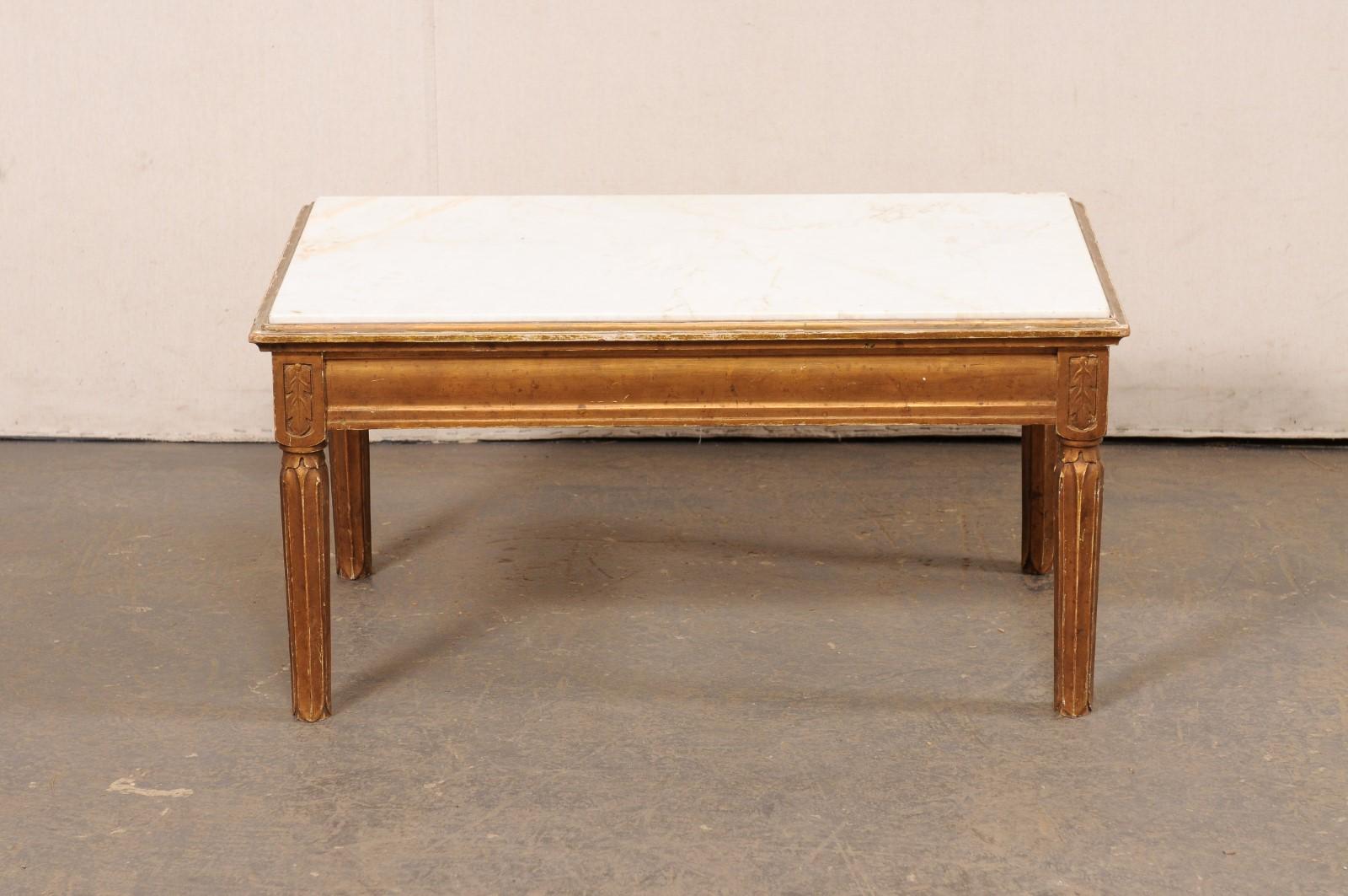 Ancienne table basse suédoise avec plateau en marbre blanc en vente 5