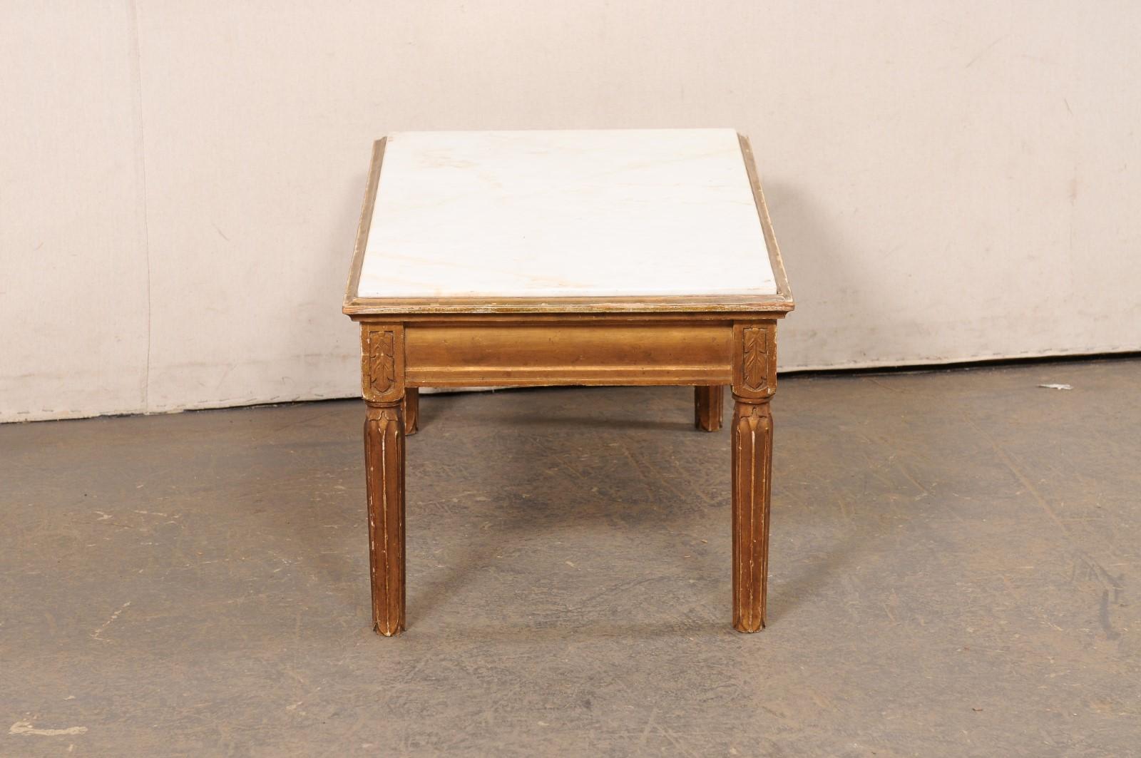 20ième siècle Ancienne table basse suédoise avec plateau en marbre blanc en vente