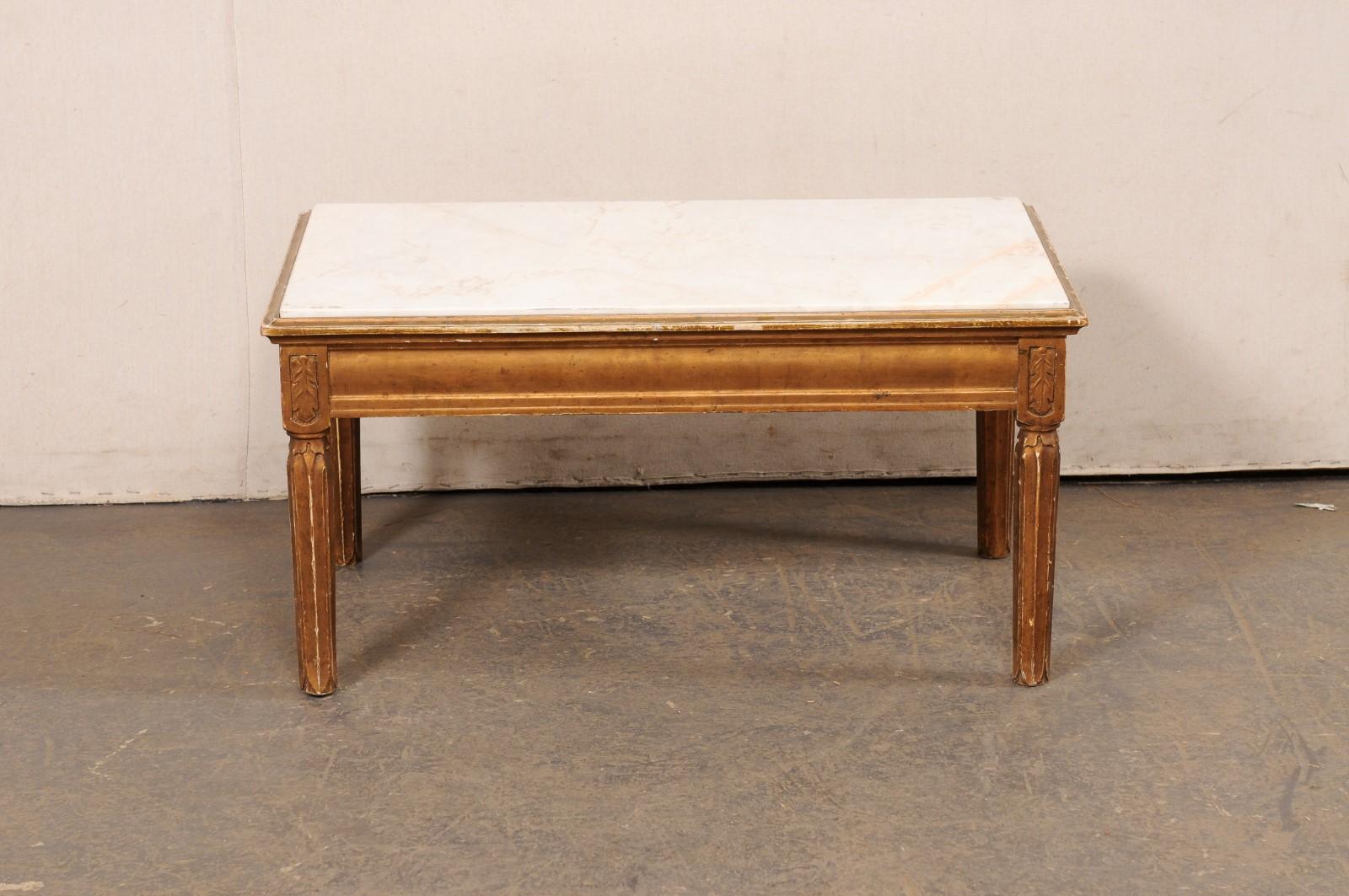 Ancienne table basse suédoise avec plateau en marbre blanc en vente 1