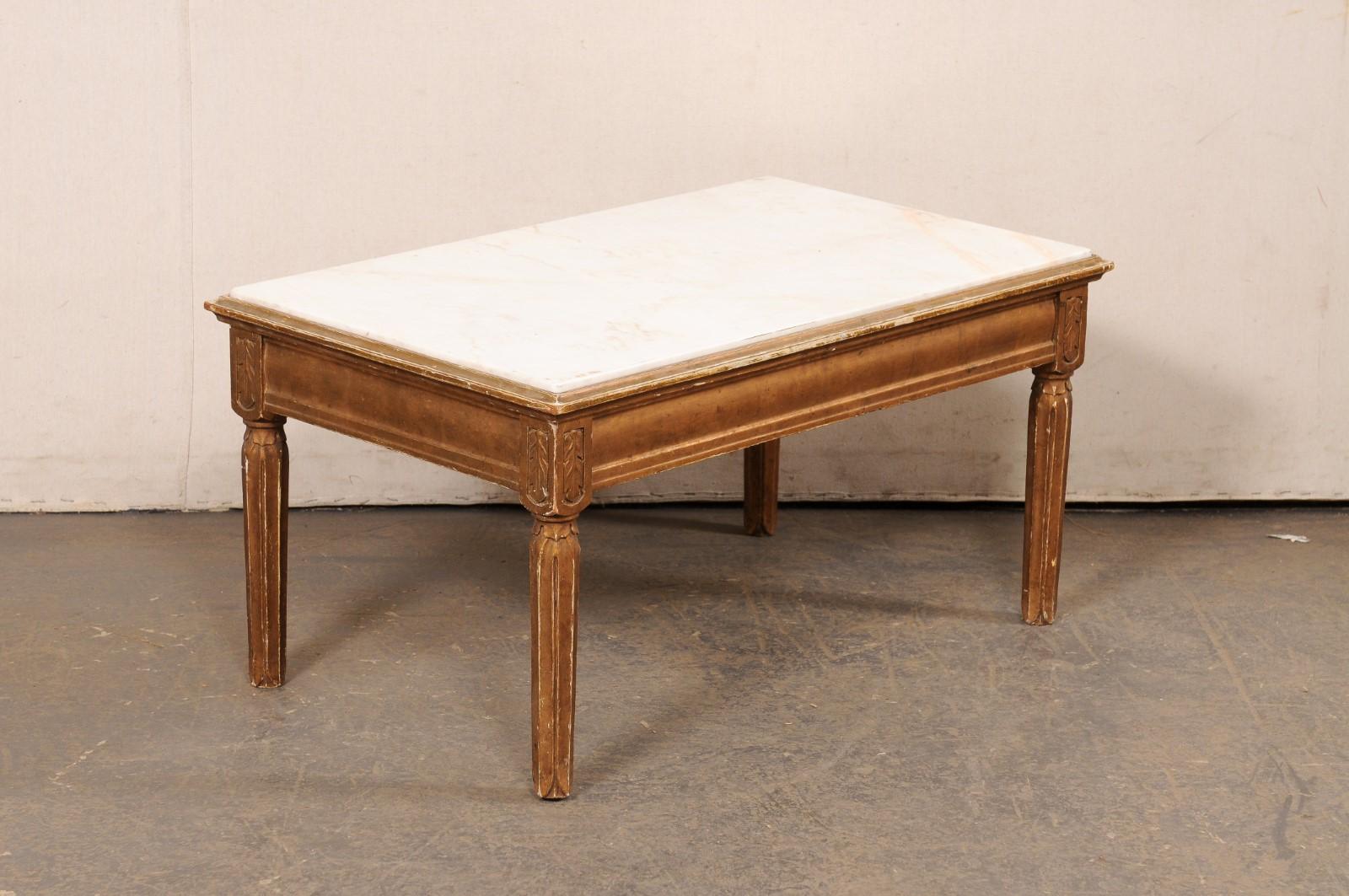 Ancienne table basse suédoise avec plateau en marbre blanc en vente 2