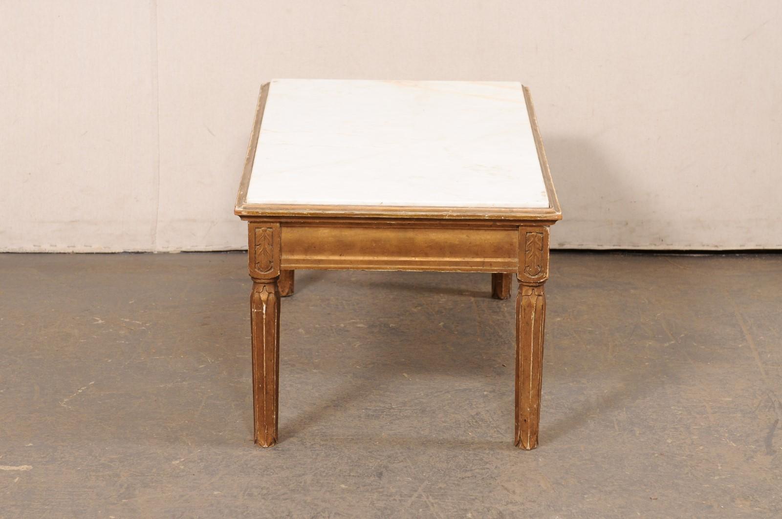 Ancienne table basse suédoise avec plateau en marbre blanc en vente 3