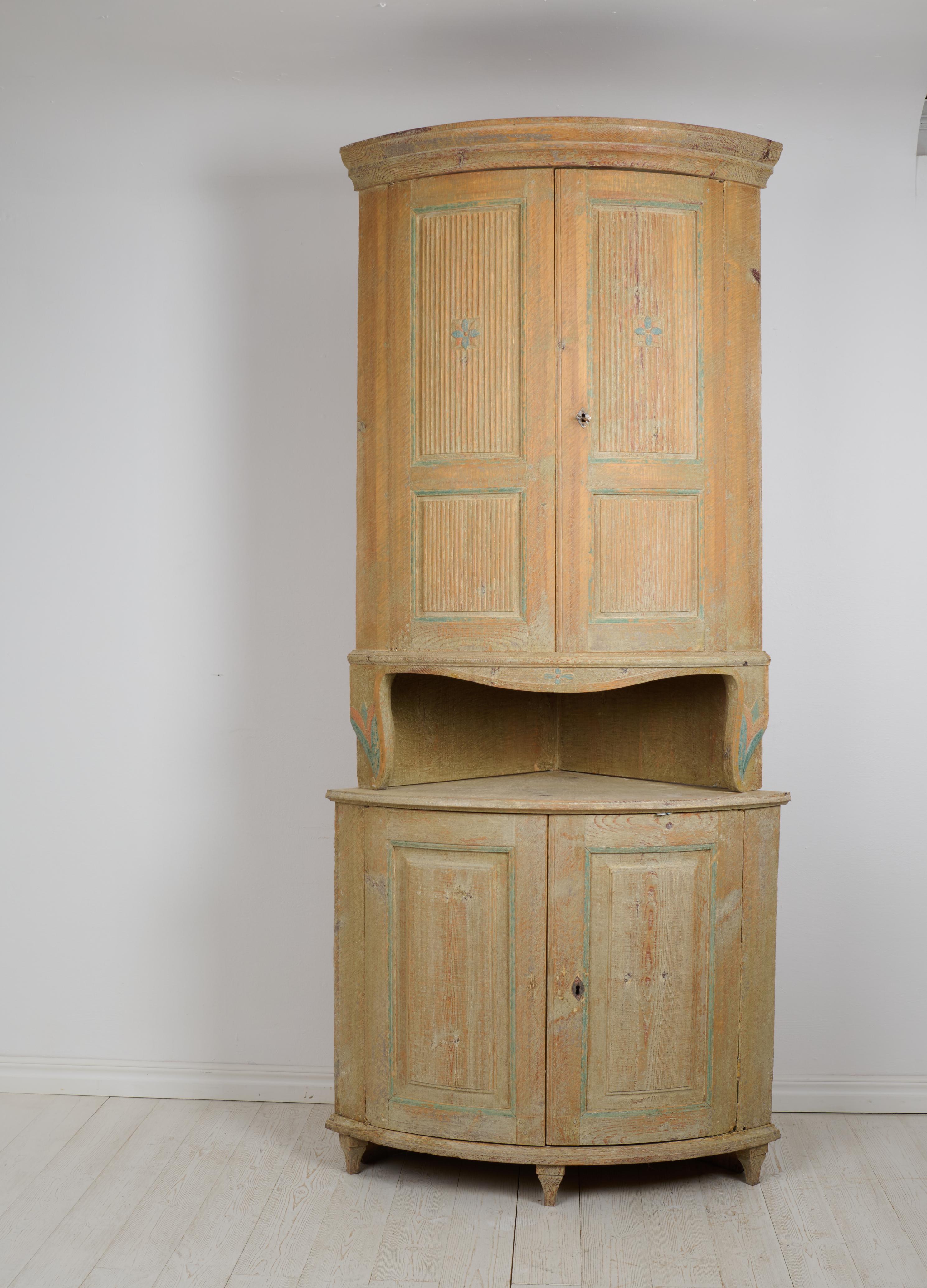 Hand-Crafted Antique Swedish Corner Cabinet in Gustavian Style with Carved Stylised Flowers For Sale