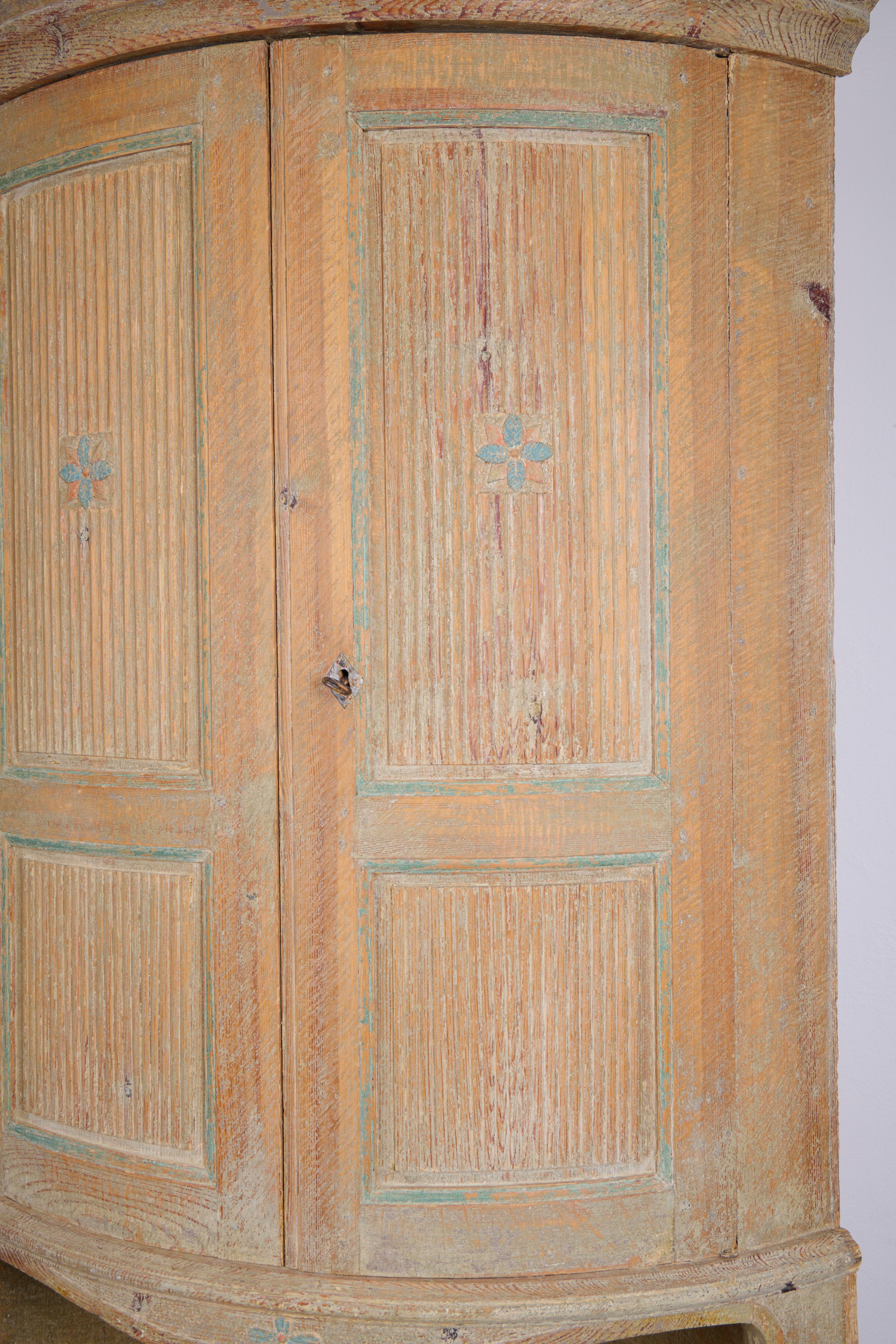 Pine Antique Swedish Corner Cabinet in Gustavian Style with Carved Stylised Flowers For Sale