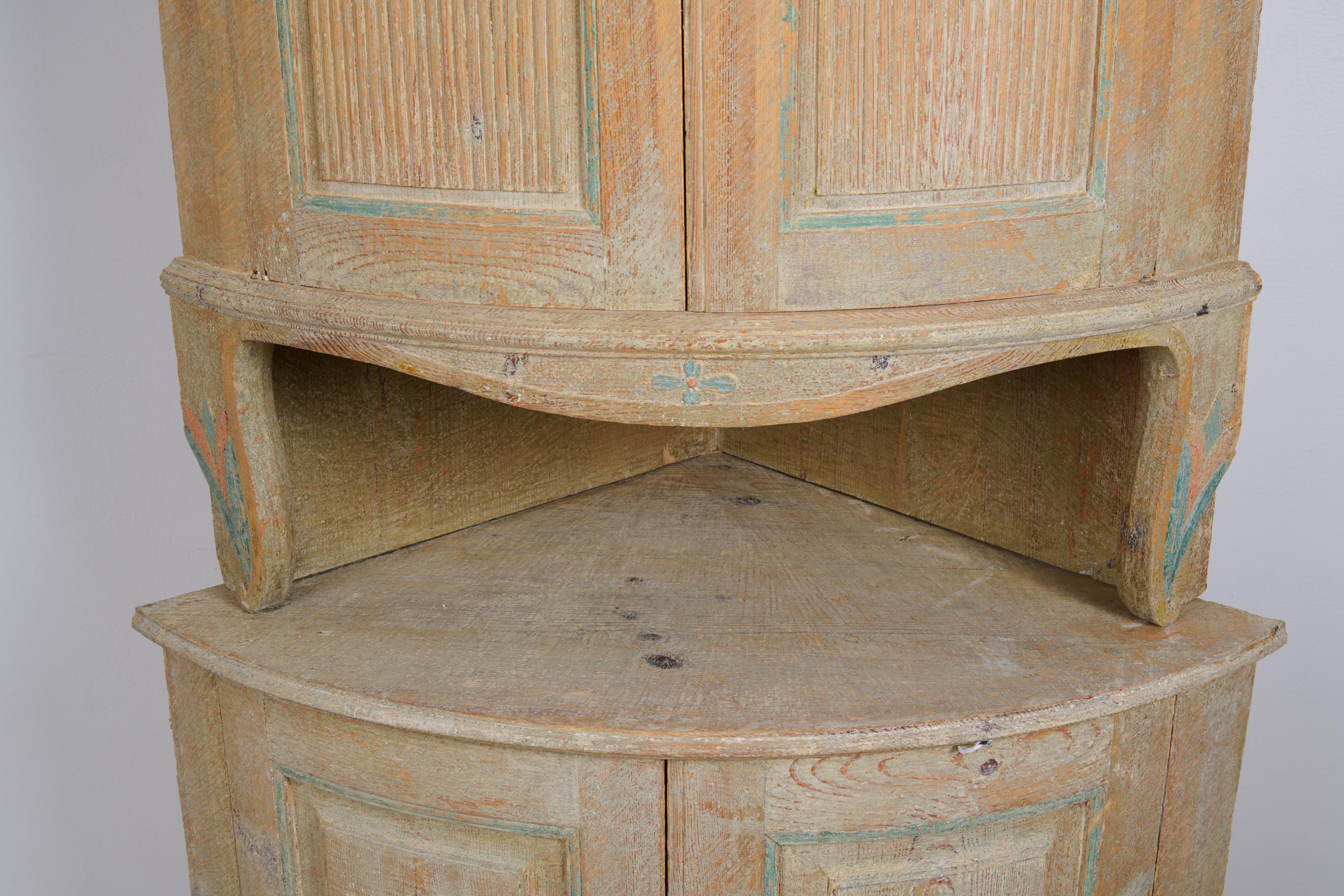 Antique Swedish Corner Cabinet in Gustavian Style with Carved Stylised Flowers For Sale 1