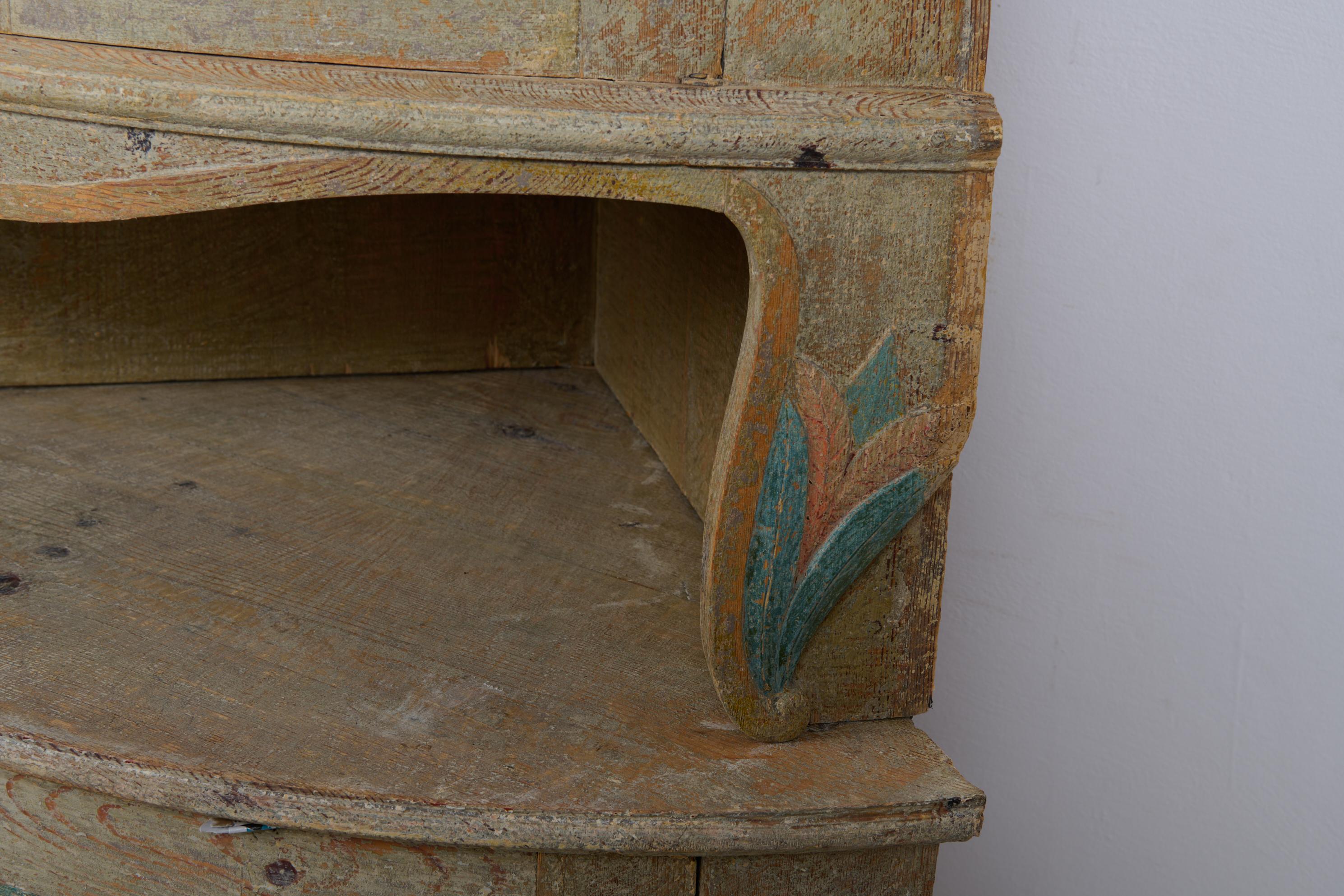 Antique Swedish Corner Cabinet in Gustavian Style with Carved Stylised Flowers For Sale 3