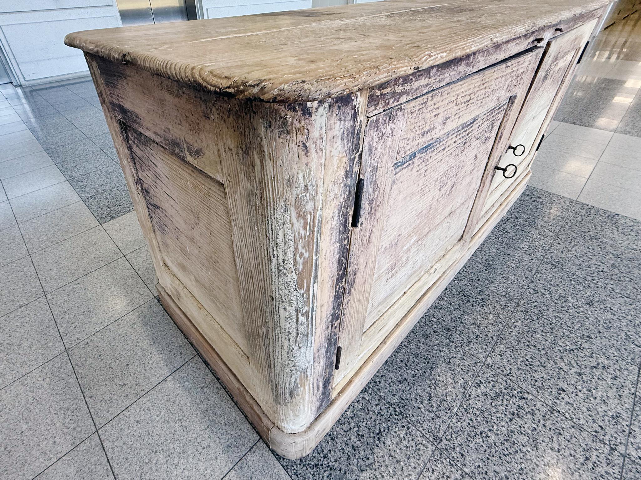 Antica credenza svedese in olmo in vendita 2