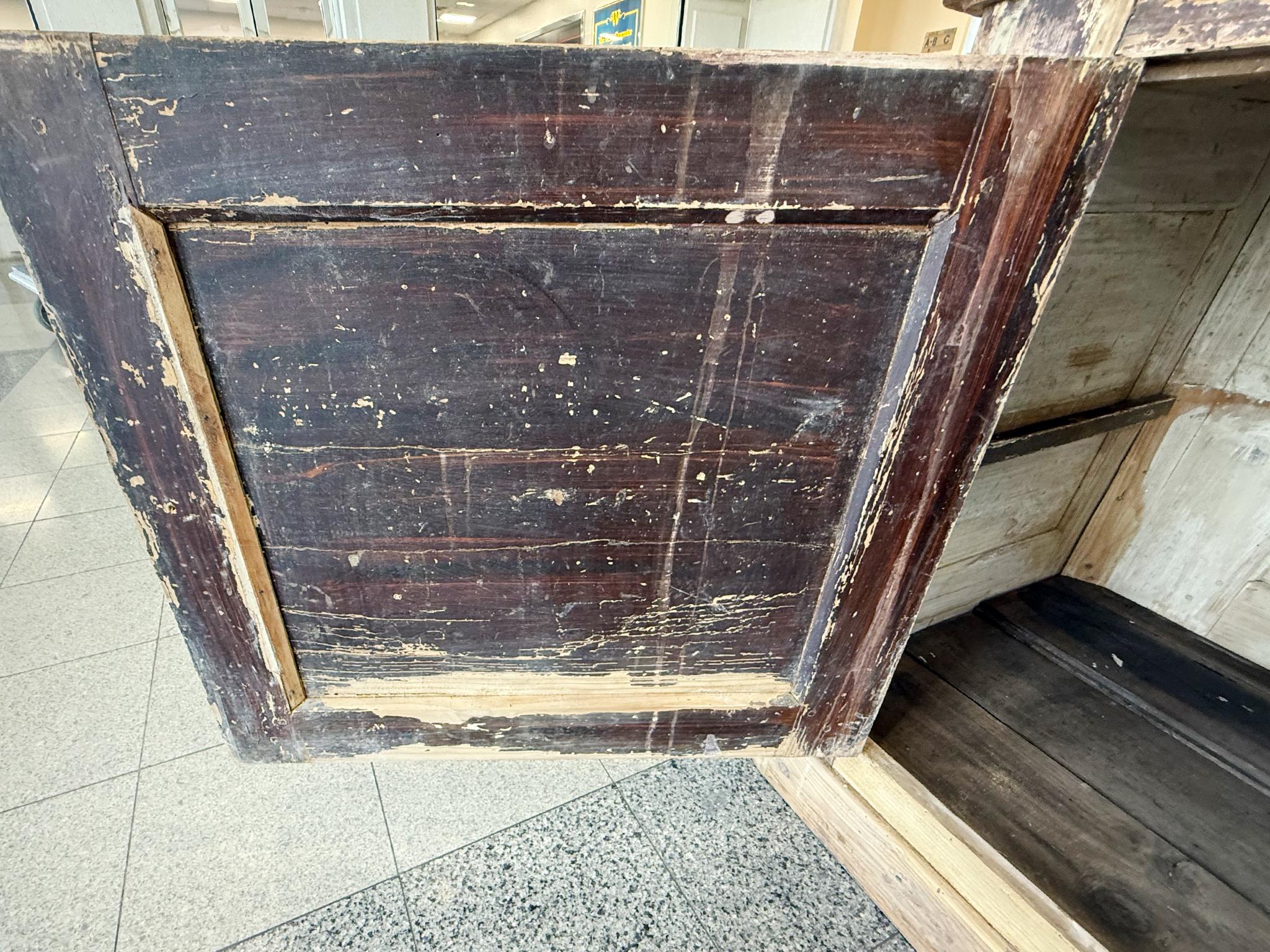 Antica credenza svedese in olmo in vendita 11