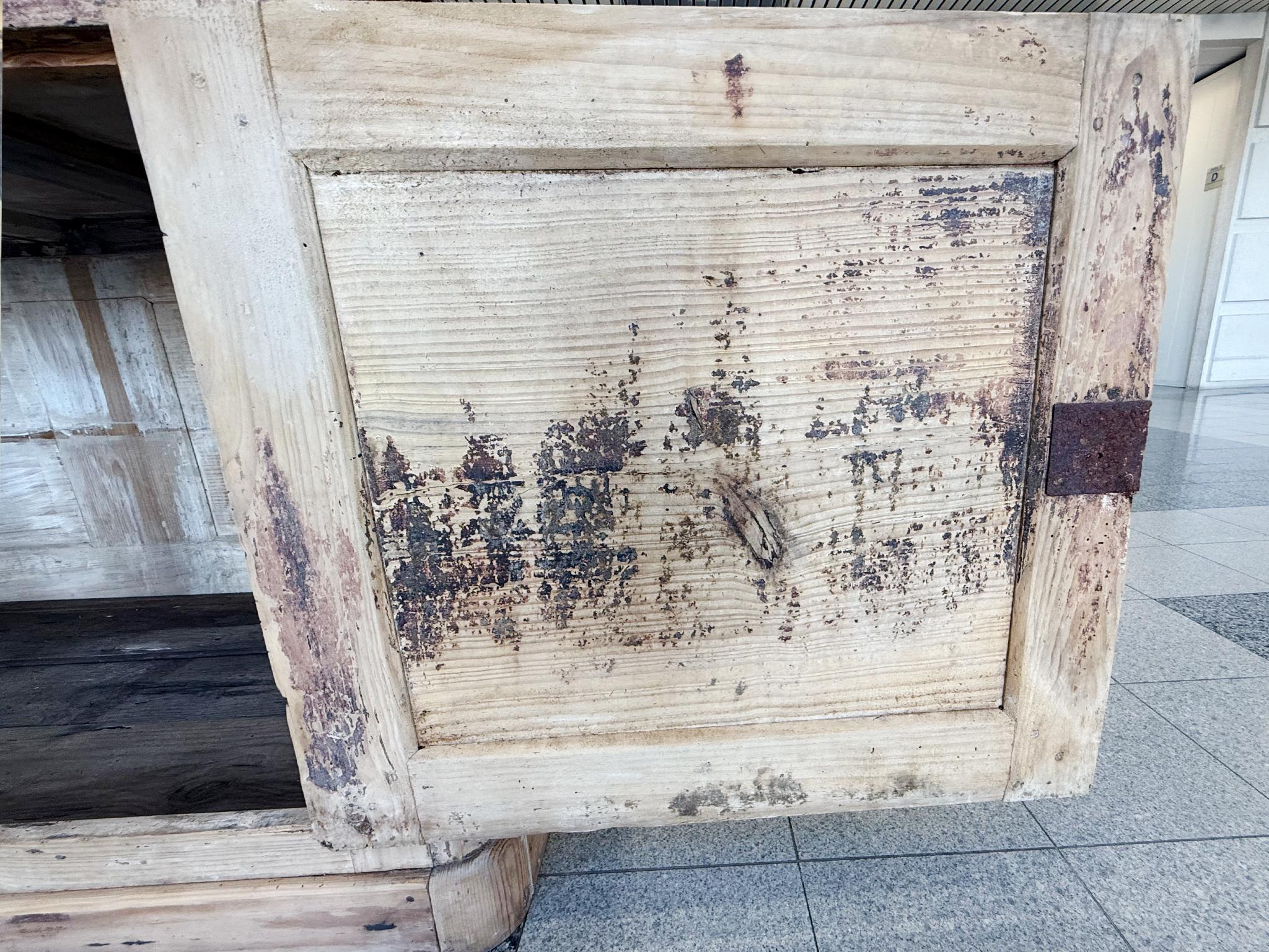 Antica credenza svedese in olmo in vendita 12