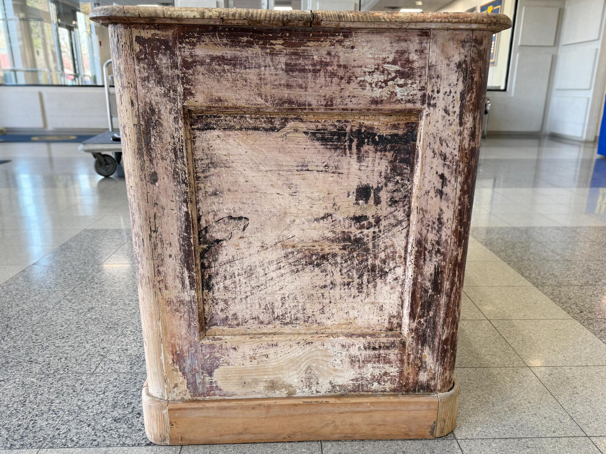 Rustico Antica credenza svedese in olmo in vendita