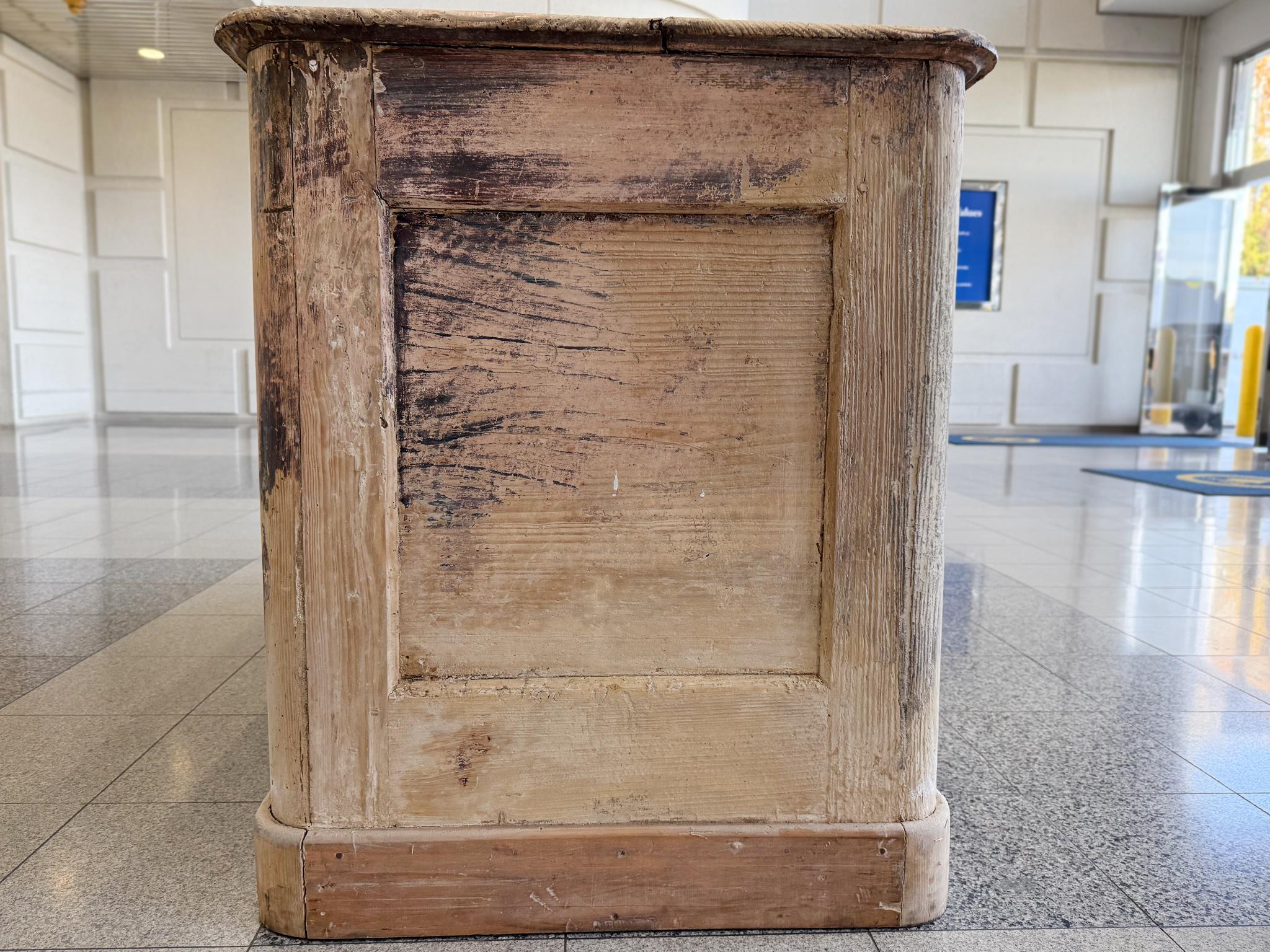 Svedese Antica credenza svedese in olmo in vendita