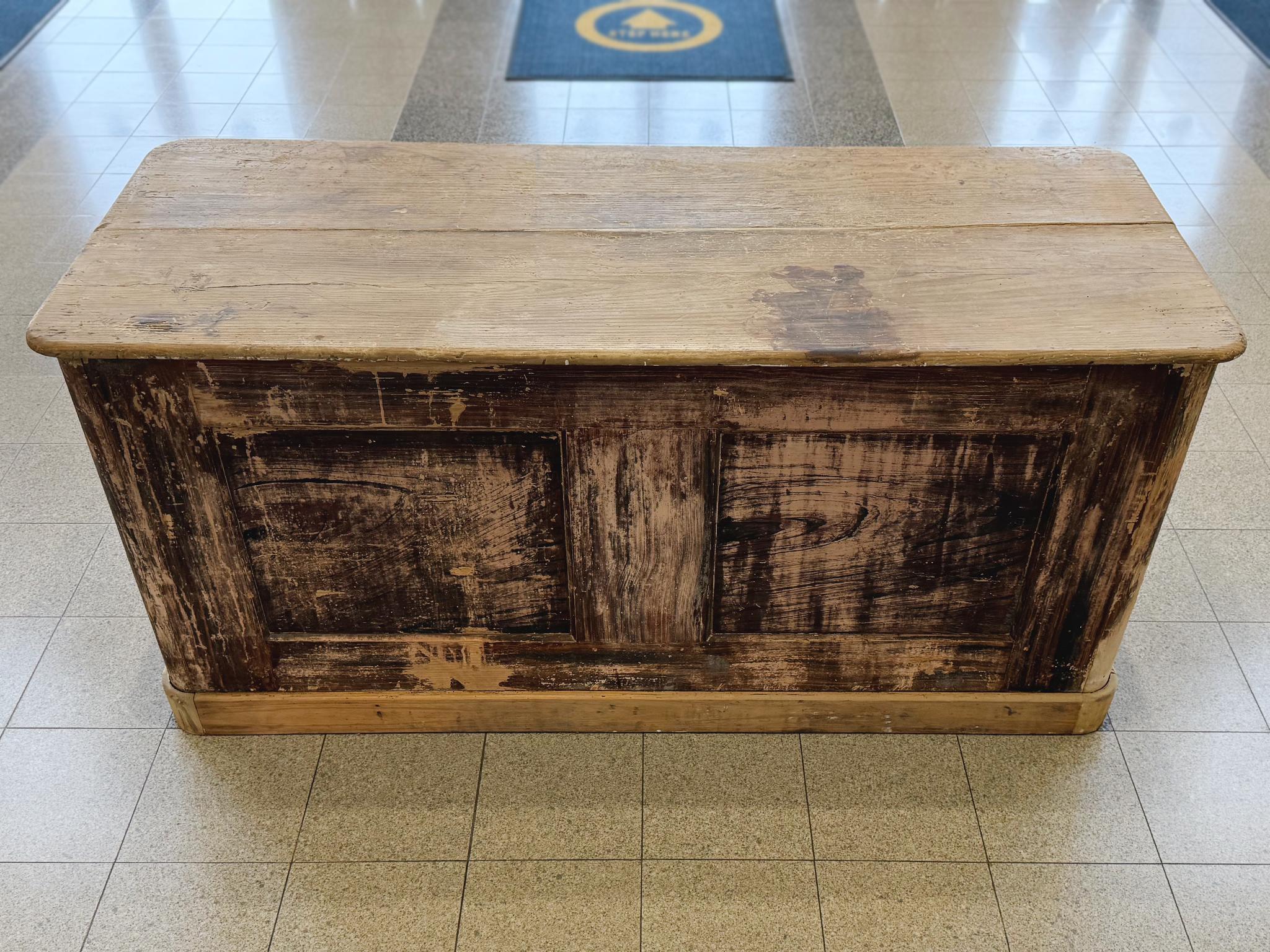 Antica credenza svedese in olmo In condizioni buone in vendita a New York, NY