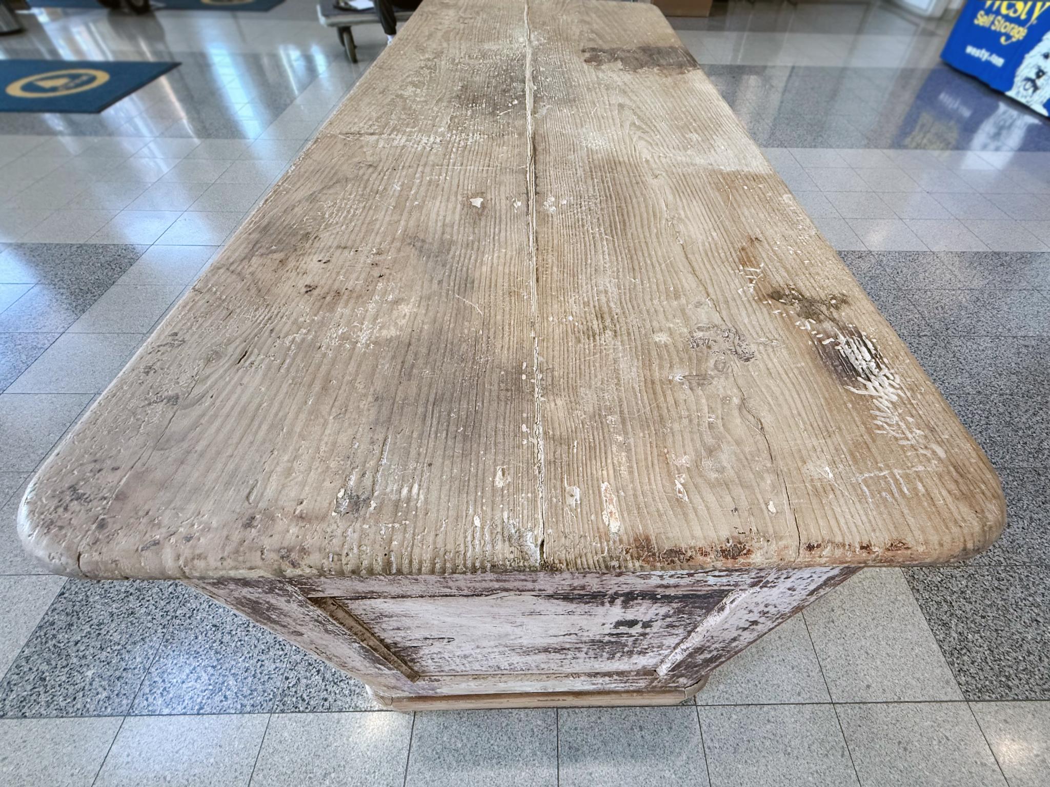 XIX secolo Antica credenza svedese in olmo in vendita