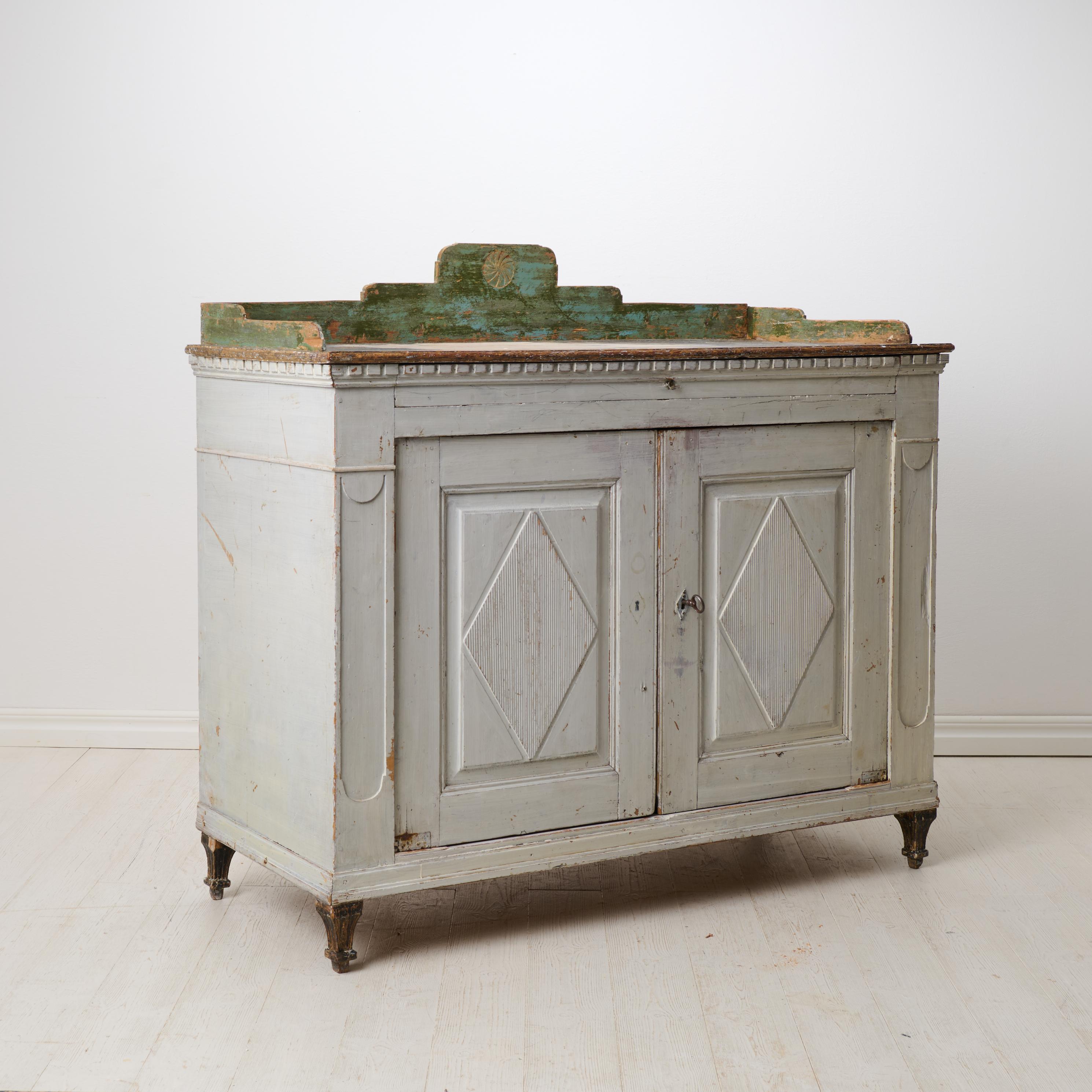 Antique Swedish Country House Sideboard in Gustavian Style Made by Hand In Good Condition For Sale In Kramfors, SE