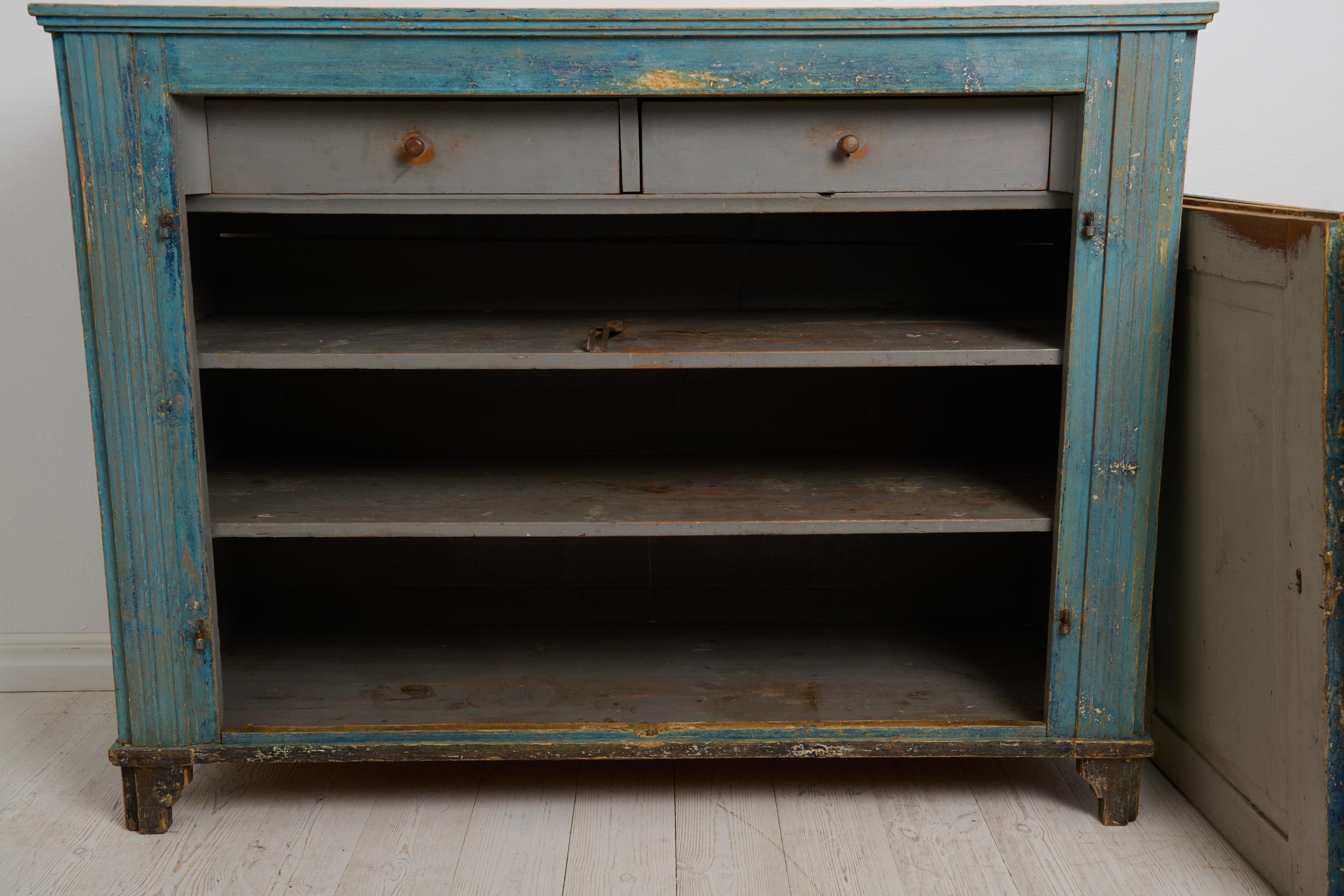 Antiguo Aparador Sueco de la Época Gustaviana con Pintura Azul en venta 4
