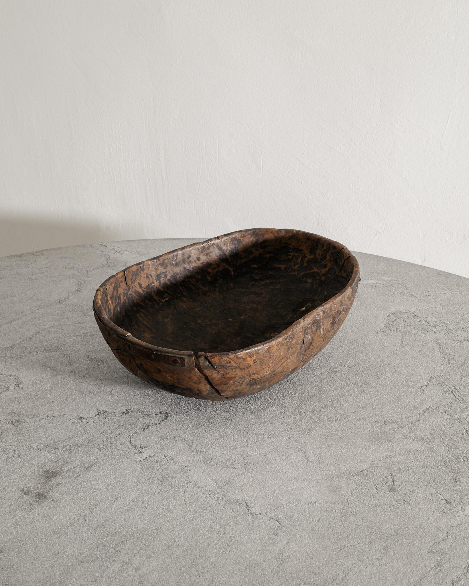 Ancienne coupe décorative suédoise Wabi Sabi en bois de bouleau marron foncé datée 1793 Bon état - En vente à Stockholm, SE
