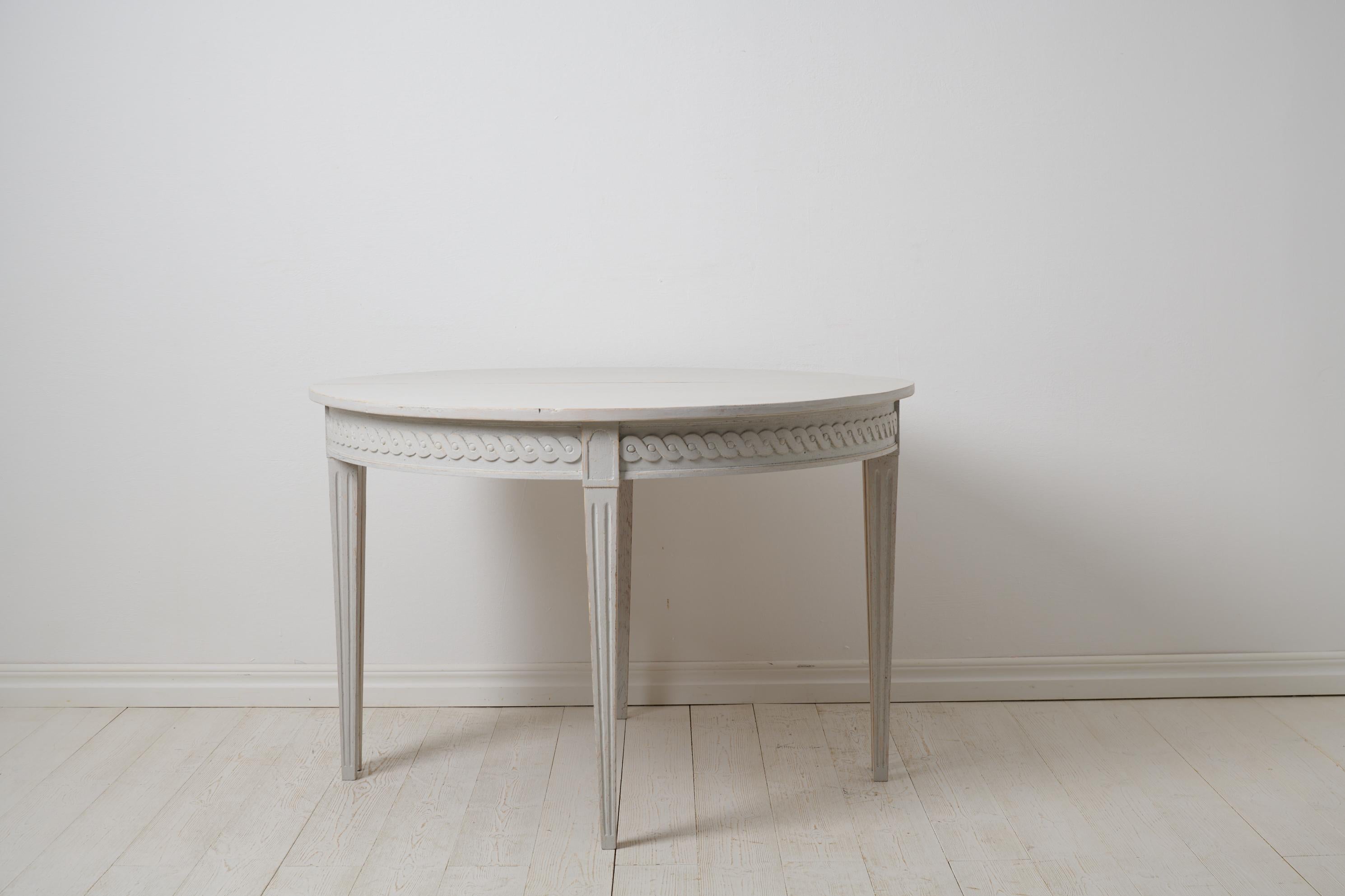 Antique Swedish Demi Lune Table, Round Gustavian Style Dining or Wall Table  In Good Condition For Sale In Kramfors, SE