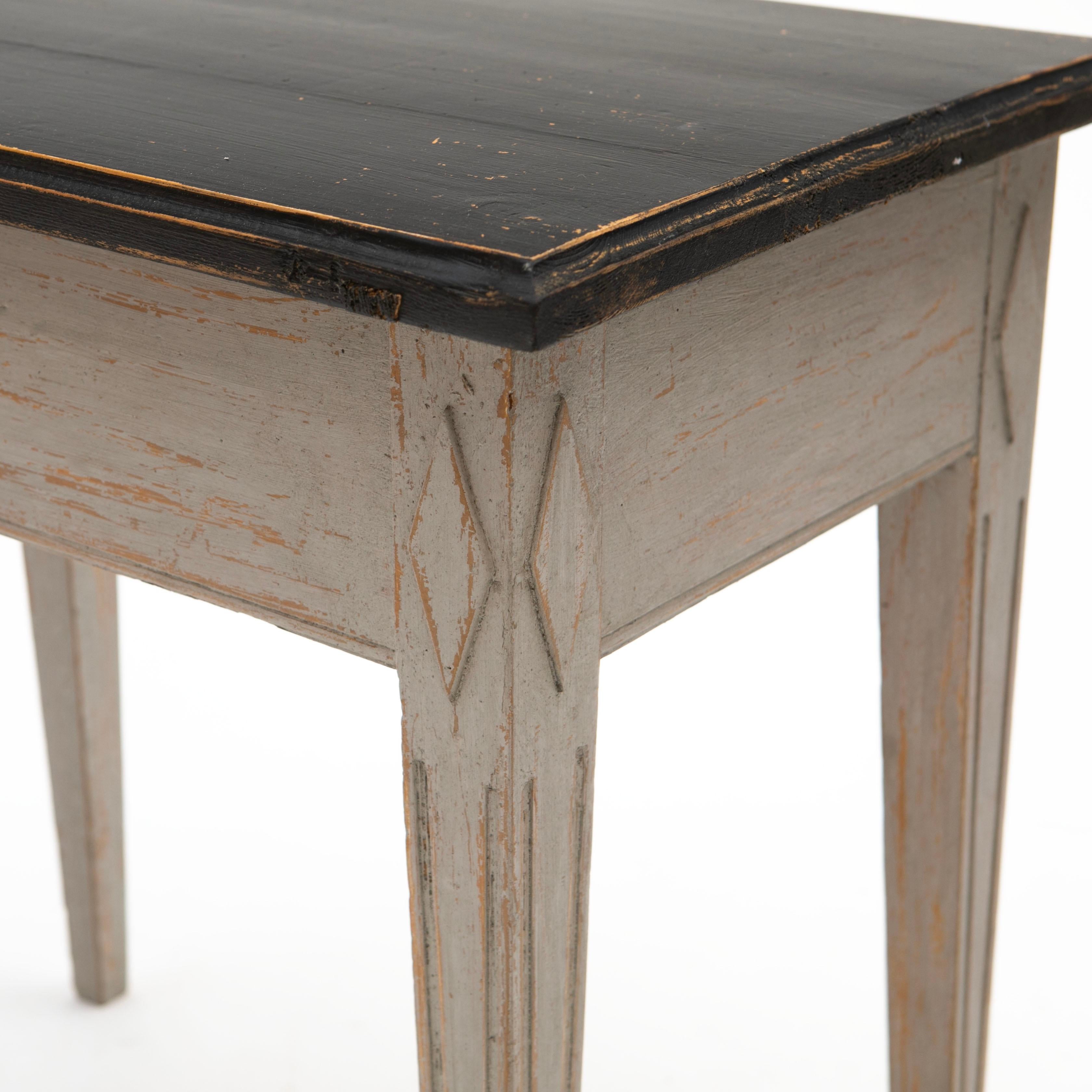 Peint Petite table / console gustavienne suédoise du début du 19e siècle en vente