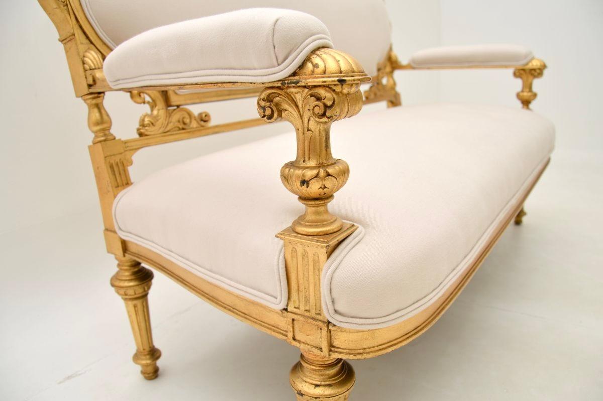 Canapé ancien en bois doré de style Empire suédois en vente 5
