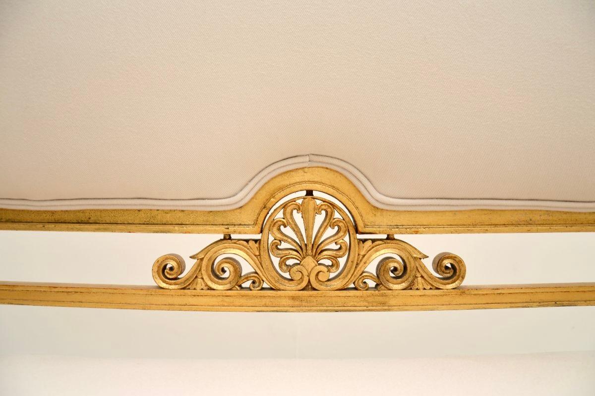 Canapé ancien en bois doré de style Empire suédois en vente 2