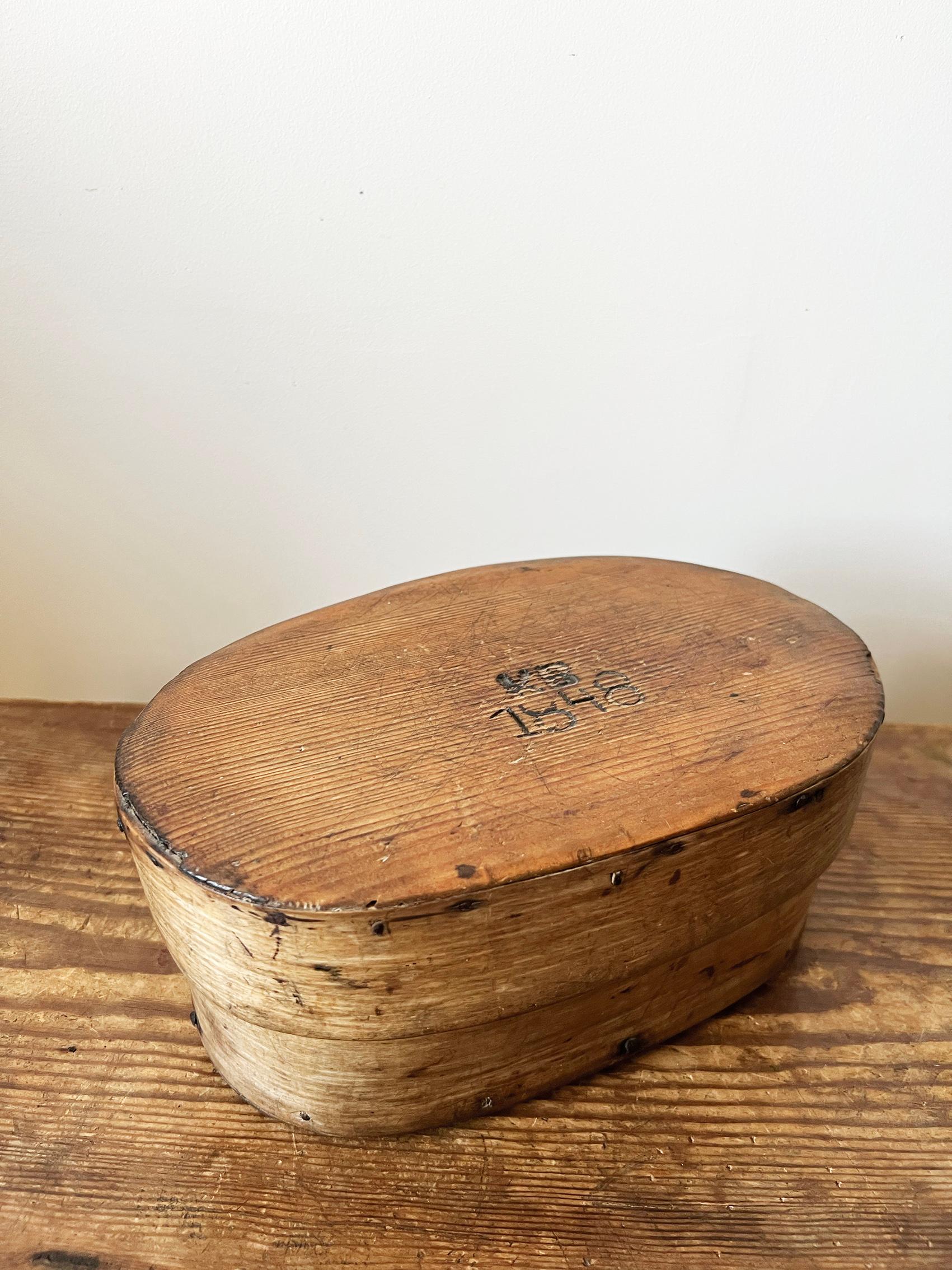 19th Century swedish folk art bentwood box, with nice patina. Owner marks at the top and bottom, KB 1848. Good antique condition with historic knocks, marks, scratches and wear as is to be expected with functional antiques.
Please notice that there