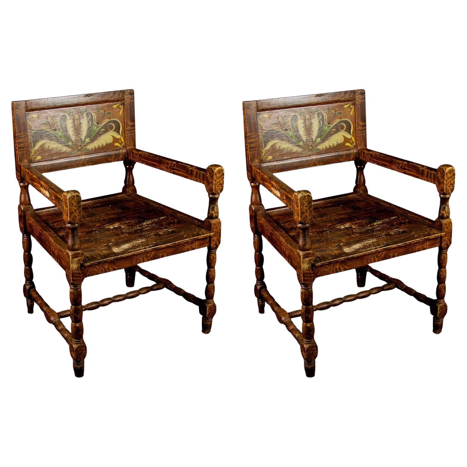 Anciennes chaises de sculpteur suédoises d
art populaire en faux Wood Grain en vente