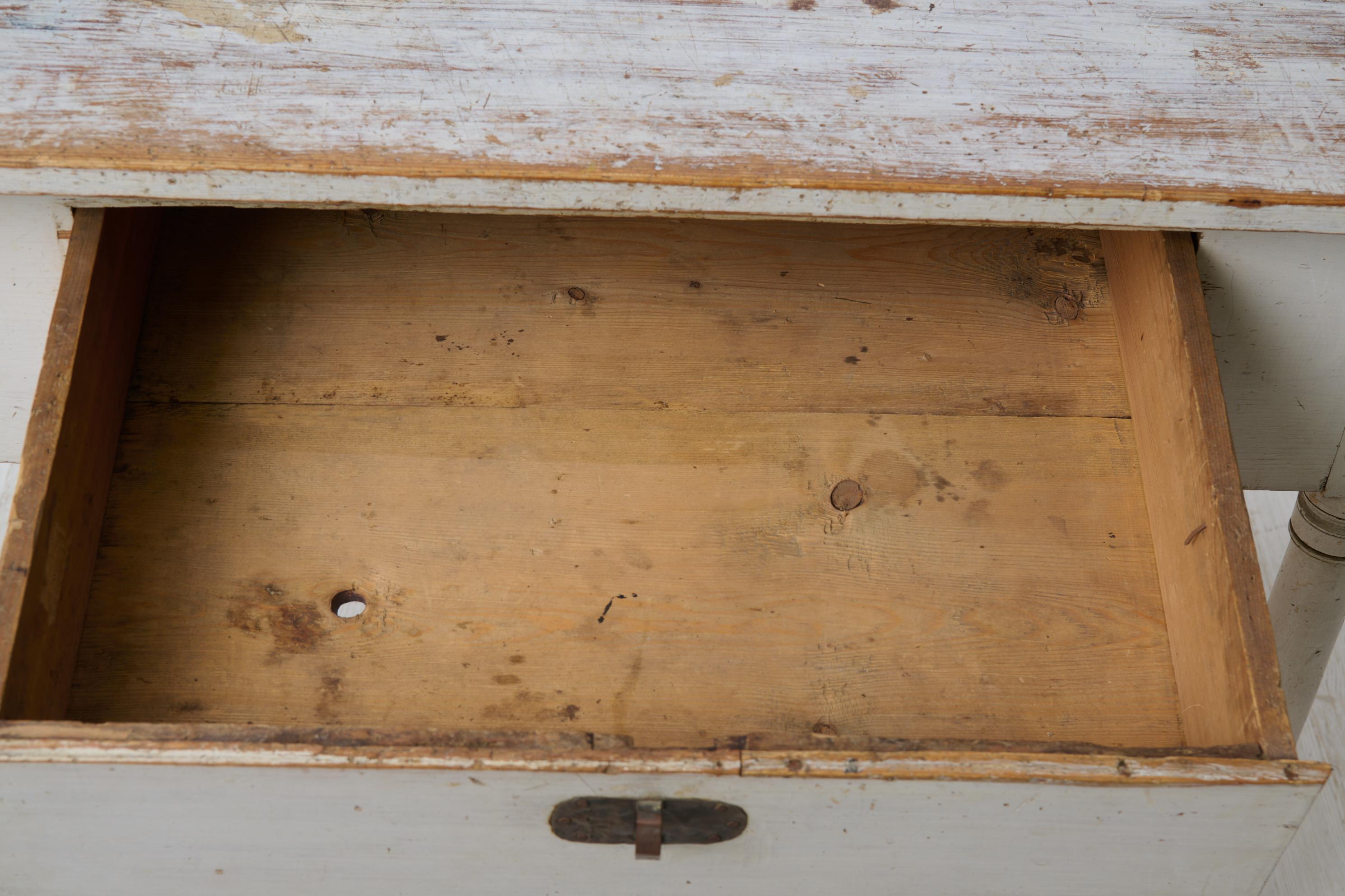 Antico tavolino da casa svedese folk art con cassetto in stile impero in vendita 2