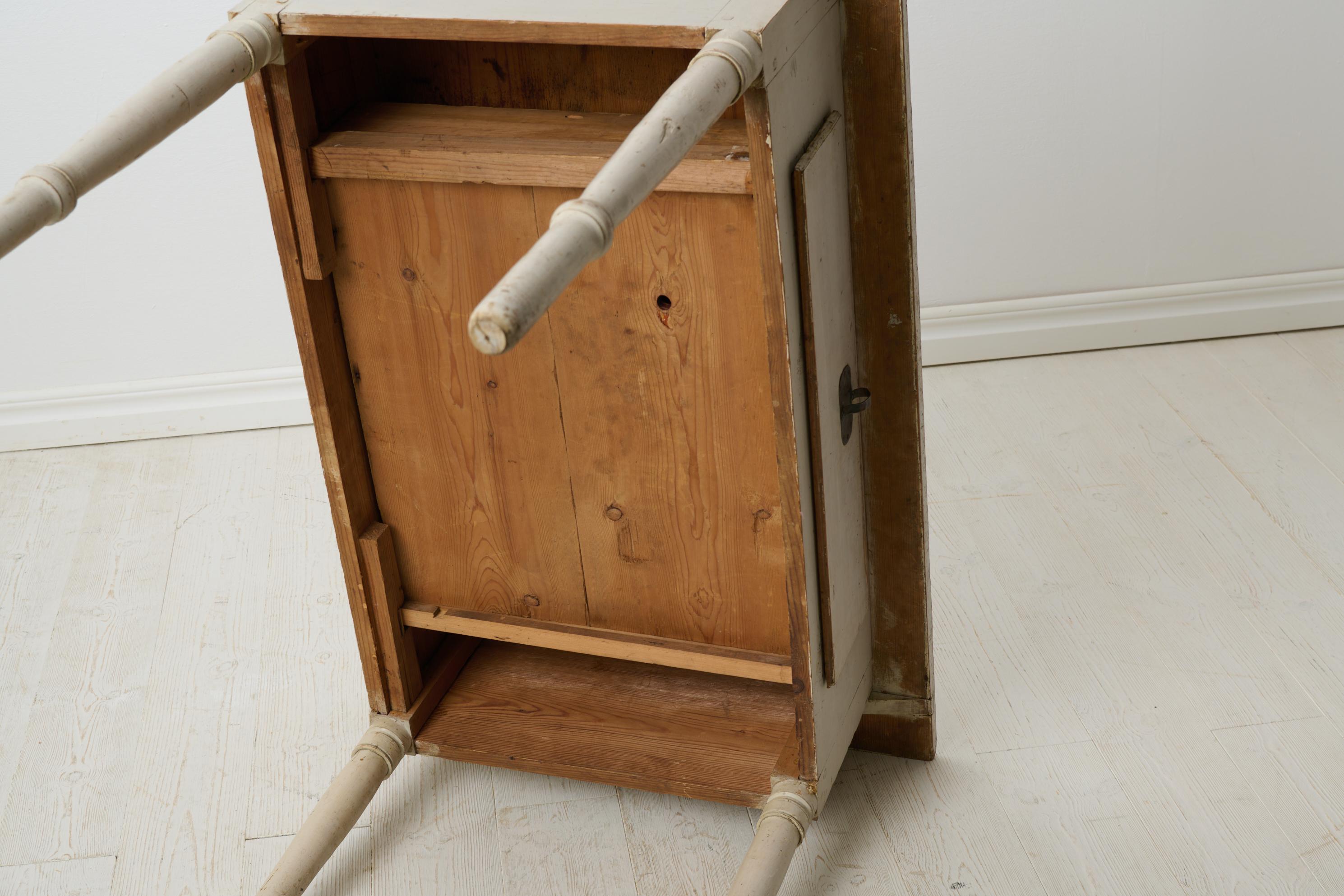 Antico tavolino da casa svedese folk art con cassetto in stile impero in vendita 3