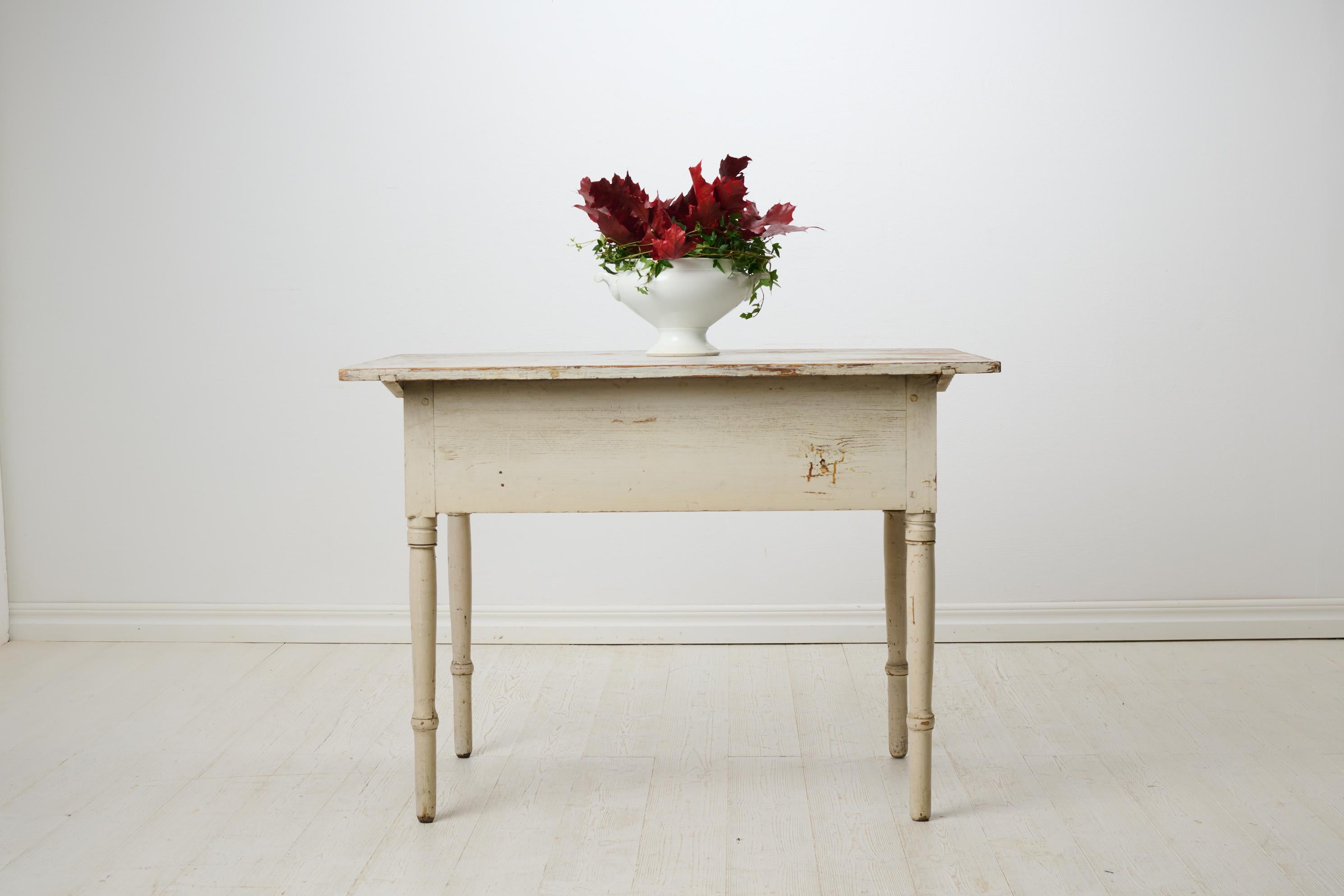 Antico tavolino da casa svedese folk art con cassetto in stile impero In condizioni buone in vendita a Kramfors, SE