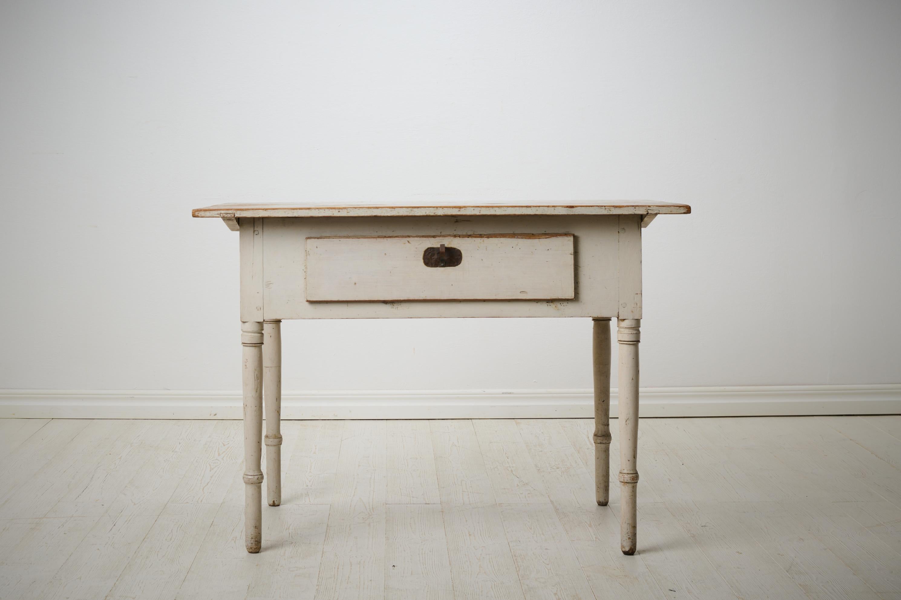 XIX secolo Antico tavolino da casa svedese folk art con cassetto in stile impero in vendita